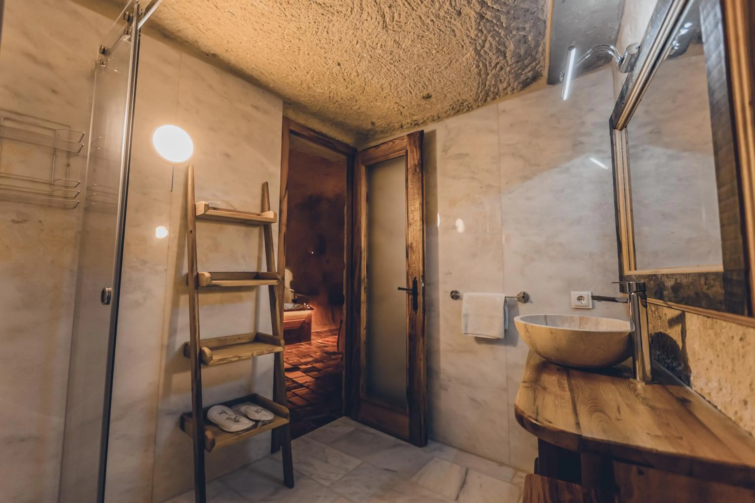 Shower in La maison de Şişik