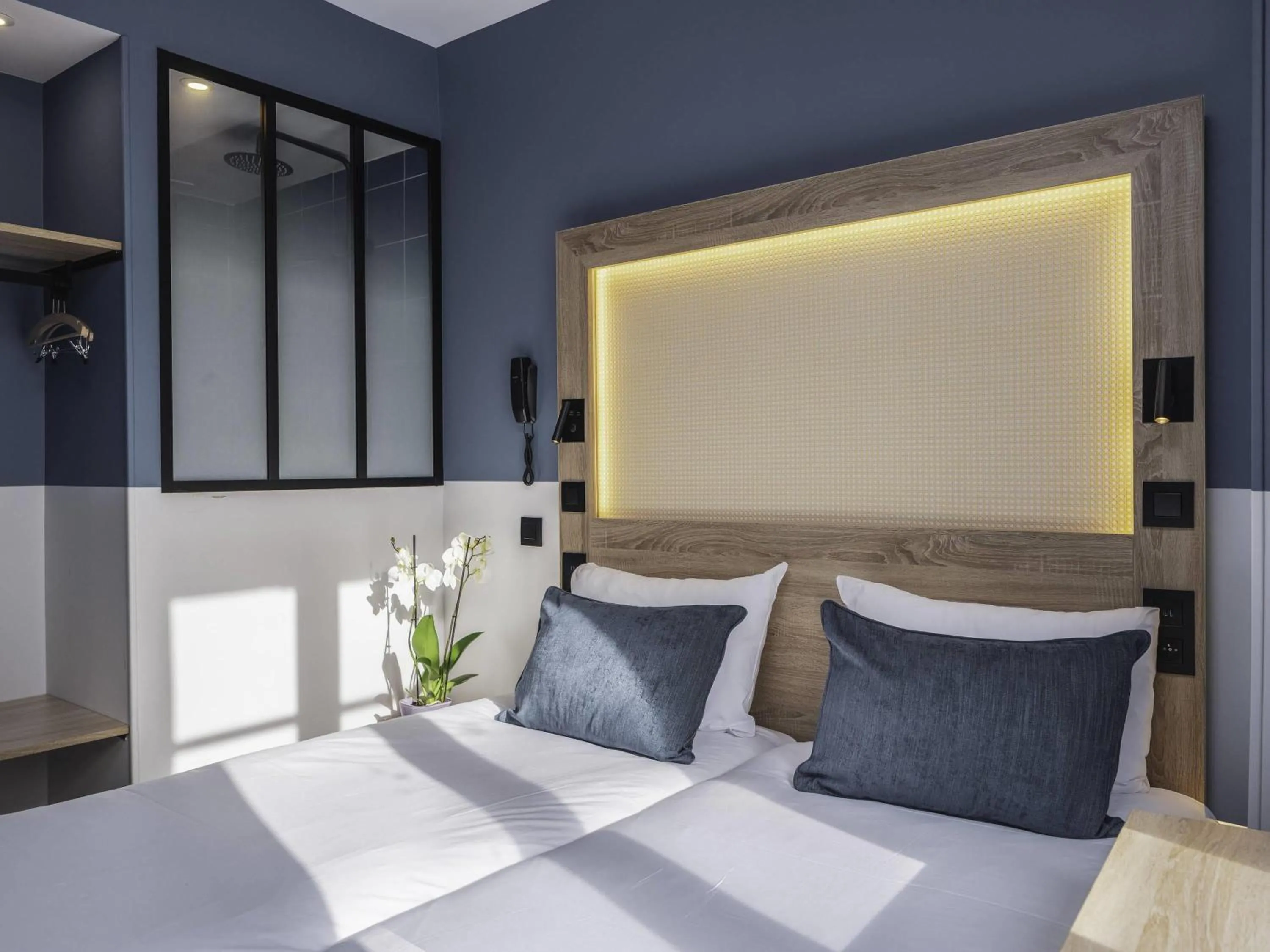 Bedroom, Bed in ibis Styles Paris Montmartre Nord