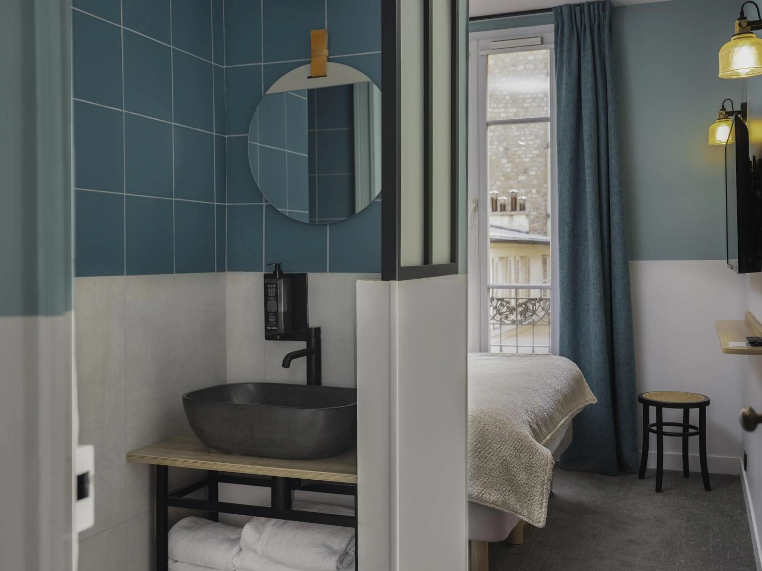 Bedroom, Bed in ibis Styles Paris Montmartre Nord