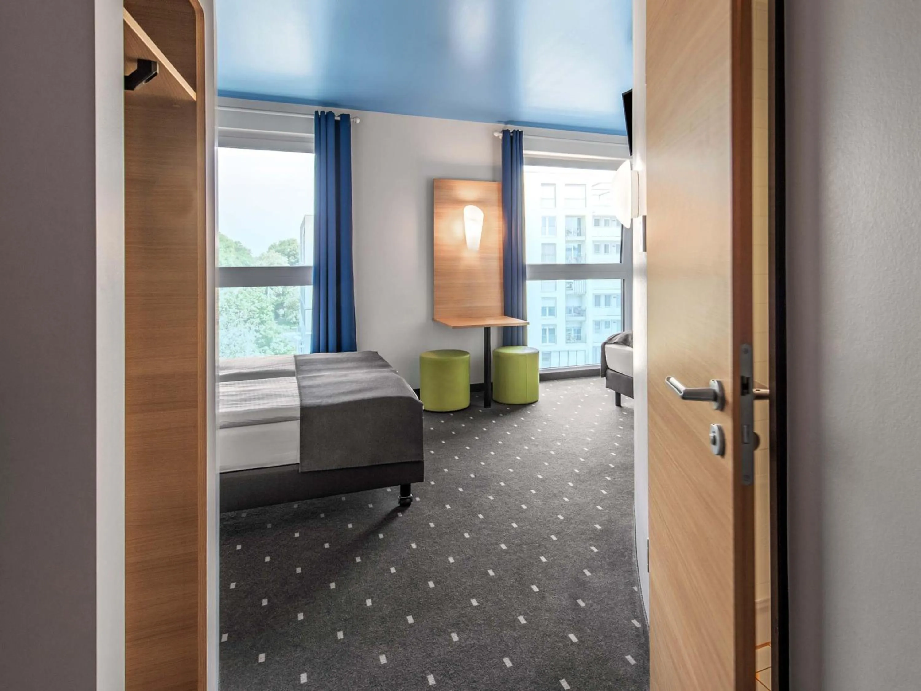 Lobby or reception, Bed in B&B Hotel Neu-Ulm