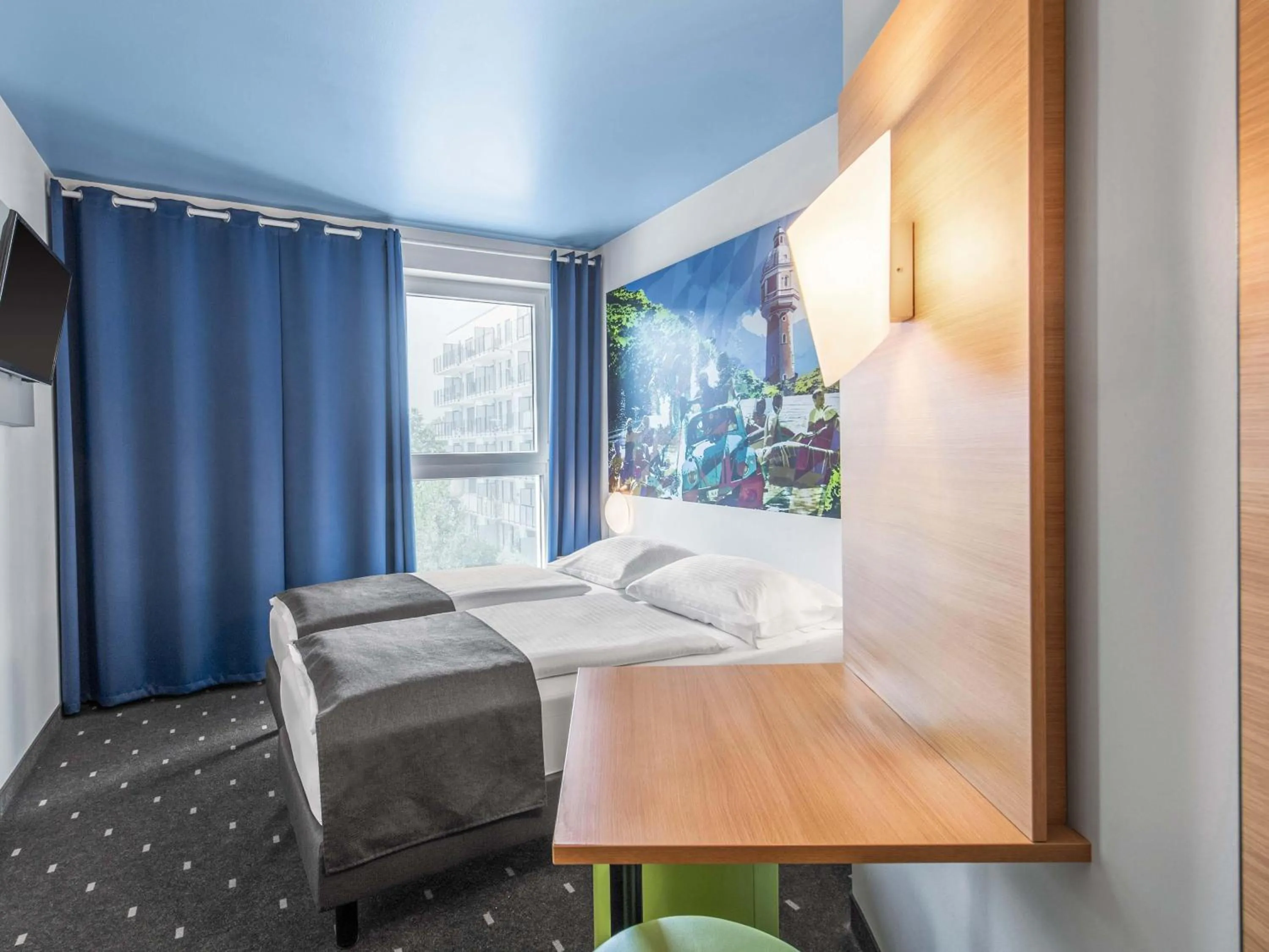 Photo of the whole room, Bed in B&B Hotel Neu-Ulm