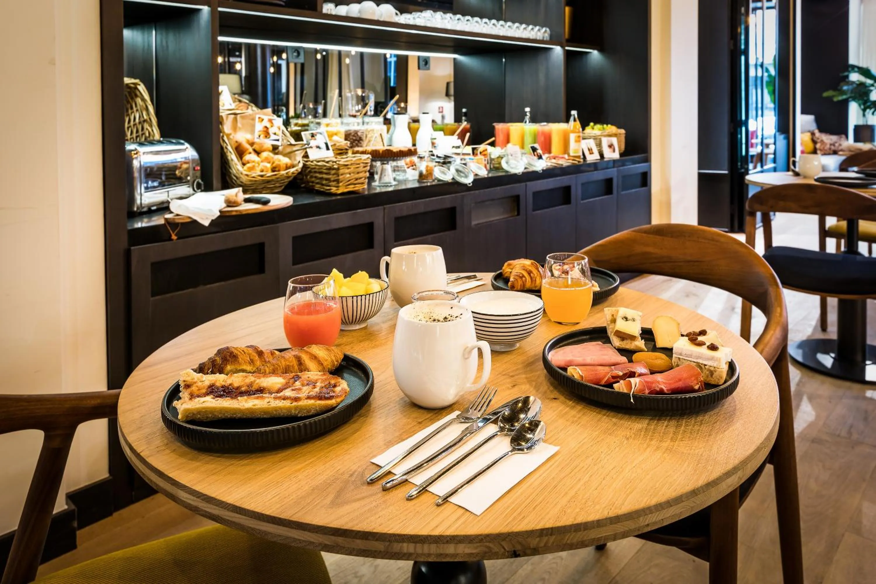 Lounge or bar in Laz' Hotel Spa Urbain Paris