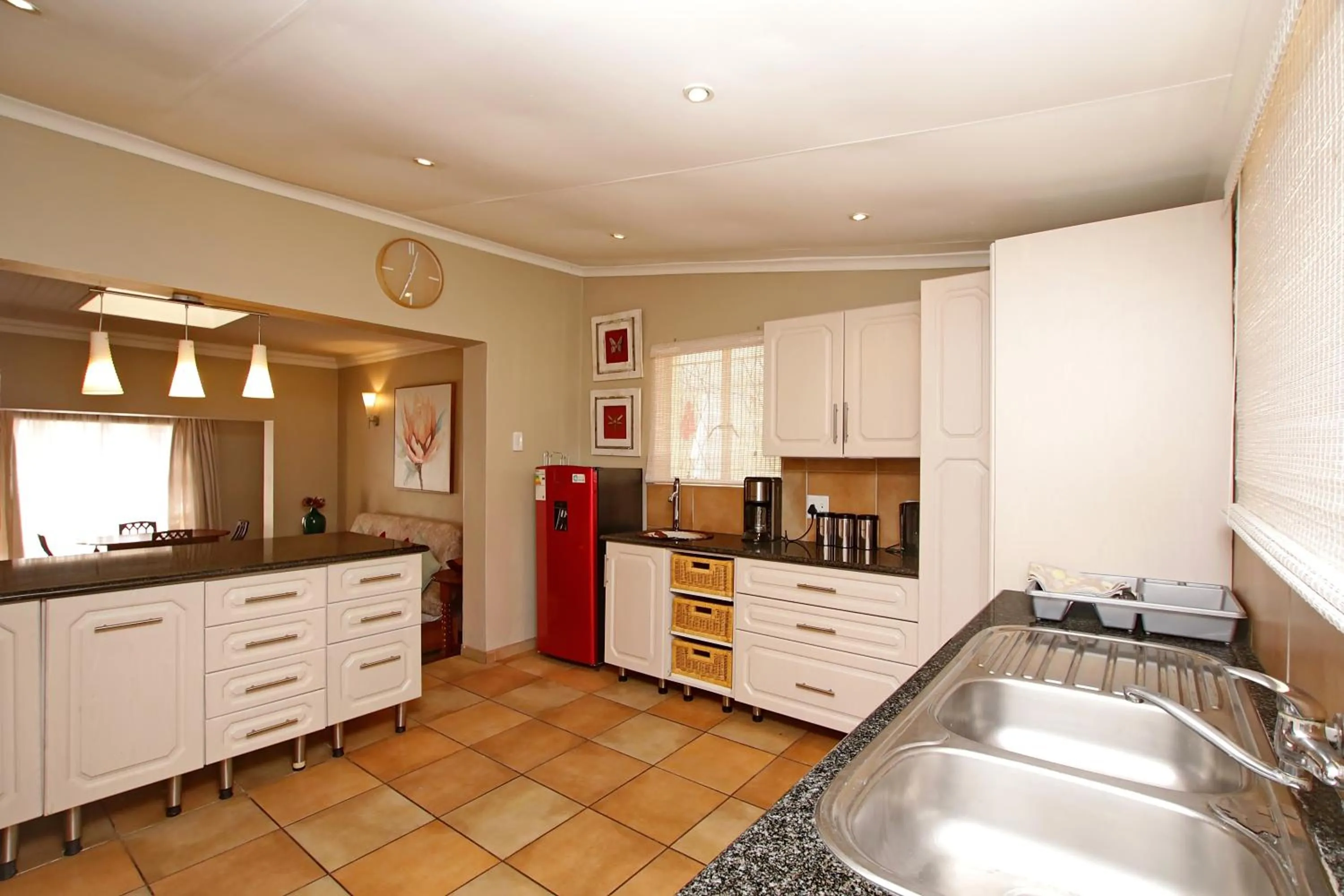Kitchen or kitchenette in Arum Place Guest House
