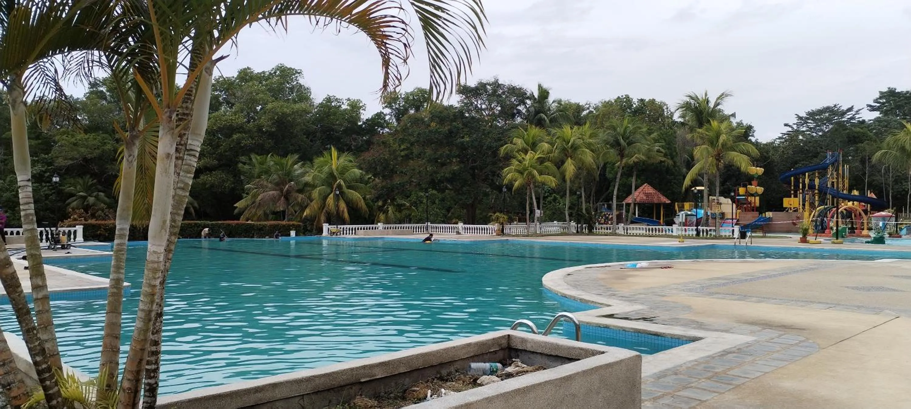Swimming pool in Amverton Heritage Resort