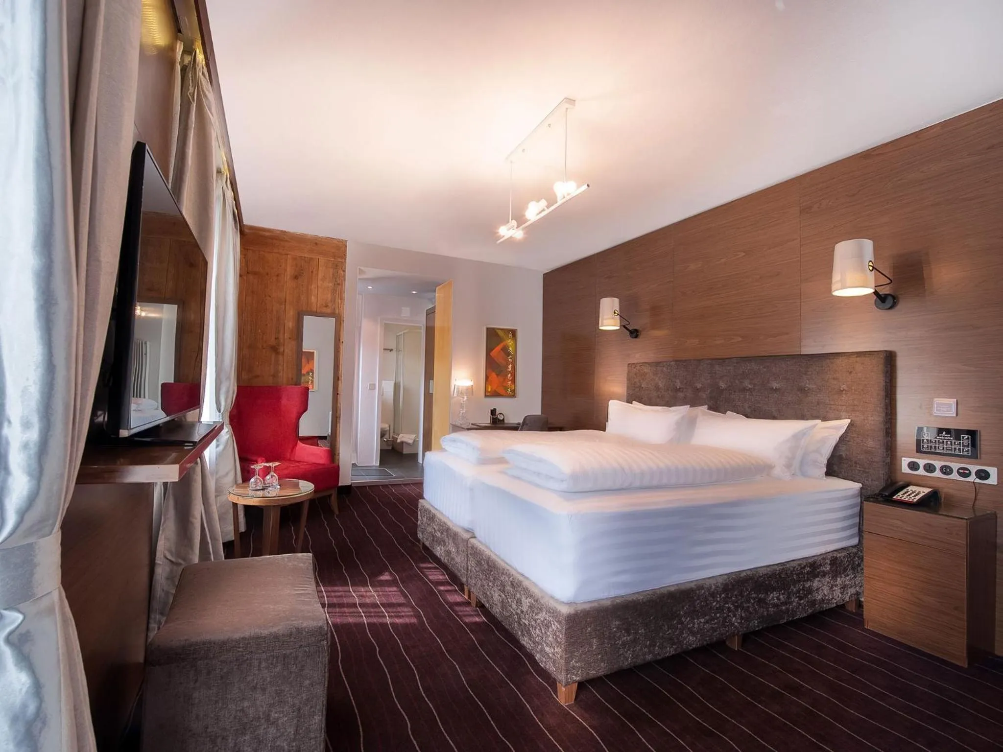 Summer, Bed in arthausHOTEL