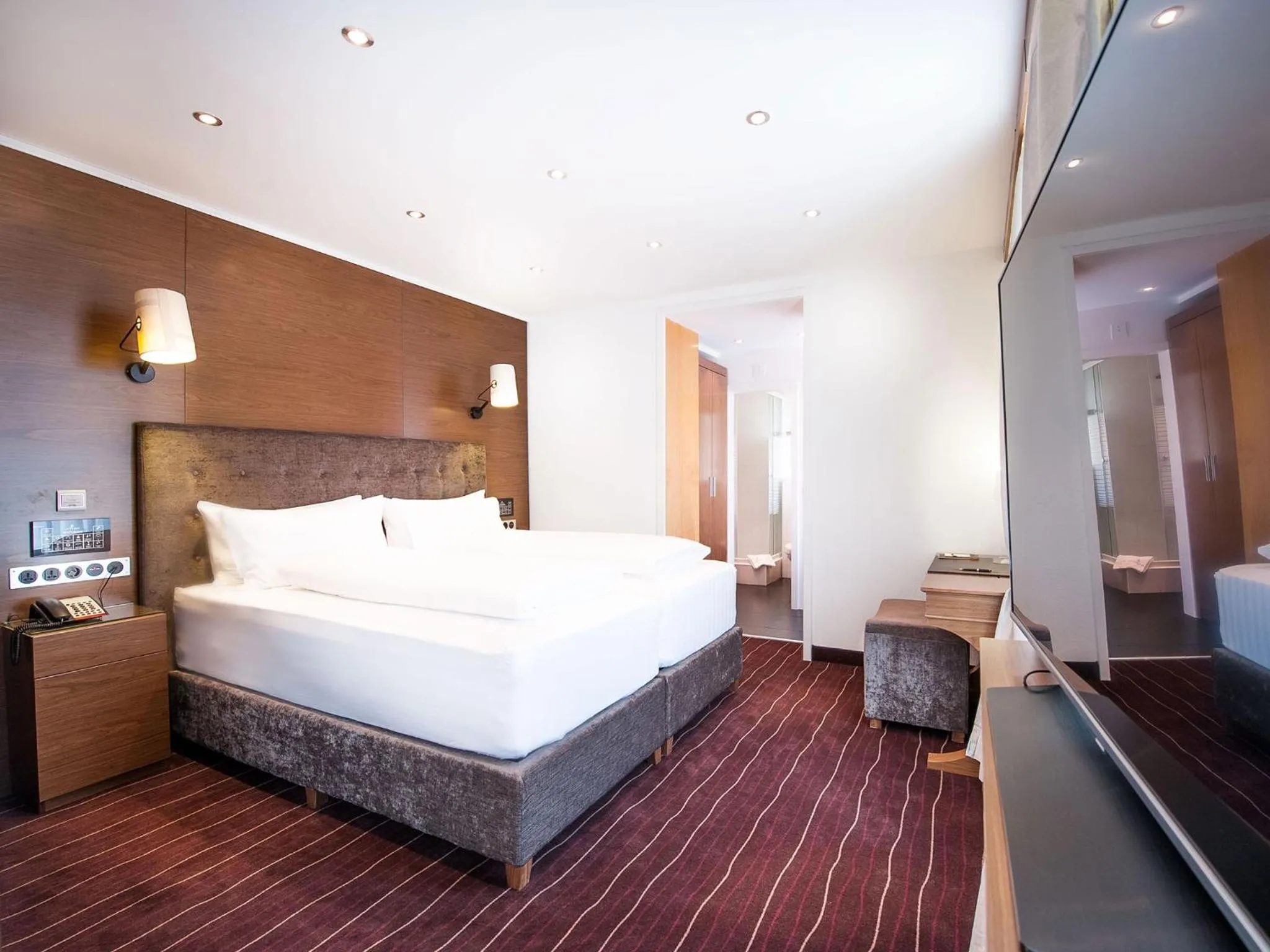 Photo of the whole room, Bed in arthausHOTEL