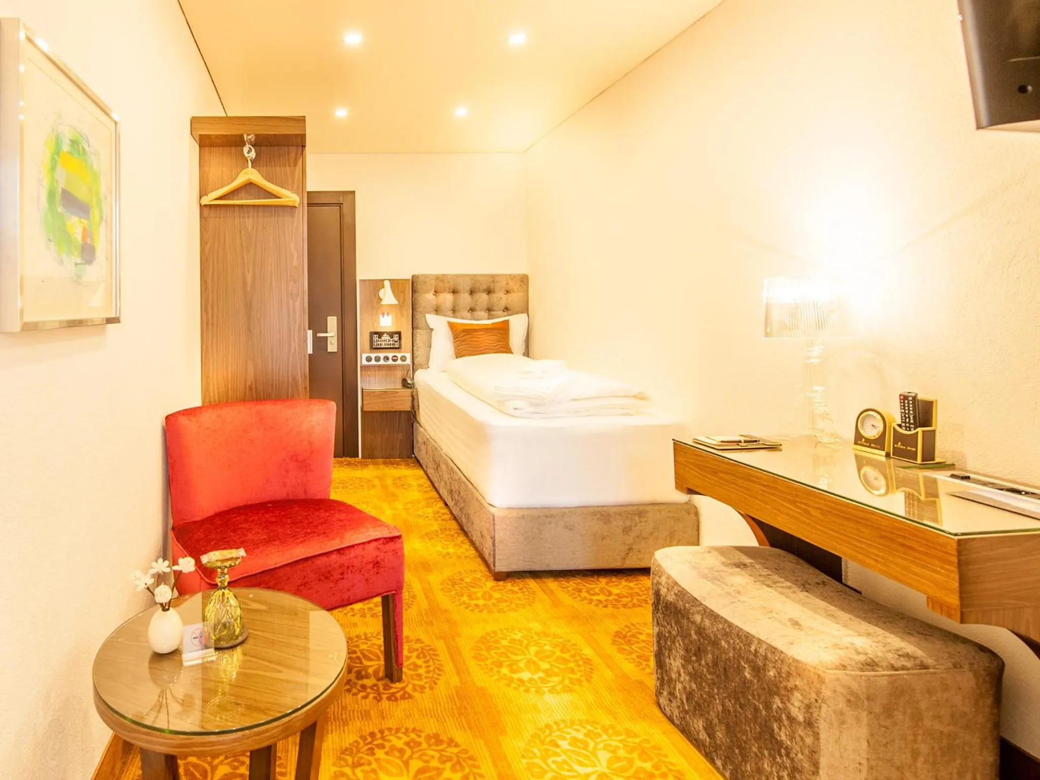 Photo of the whole room, Bed in arthausHOTEL