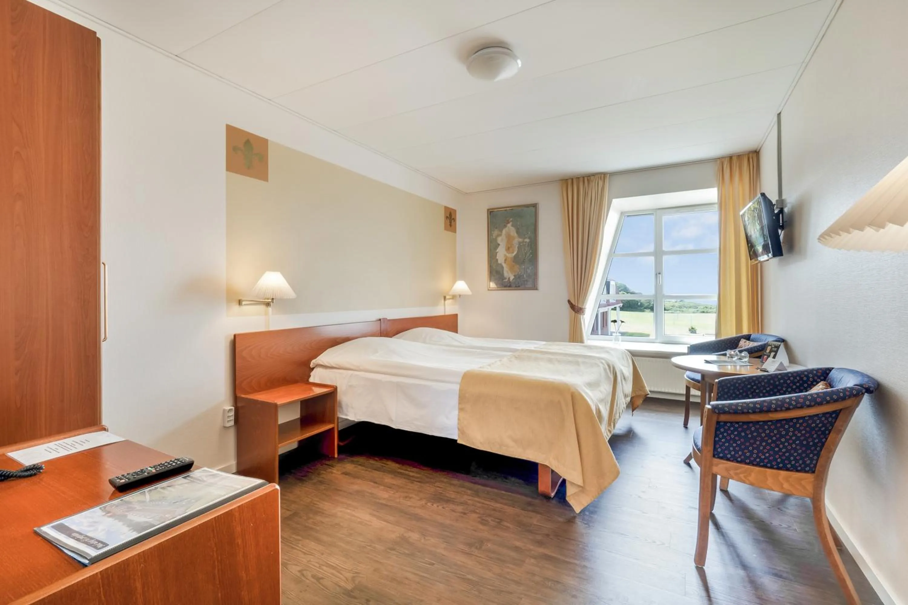 Property building, Bed in Hotel Pinenhus