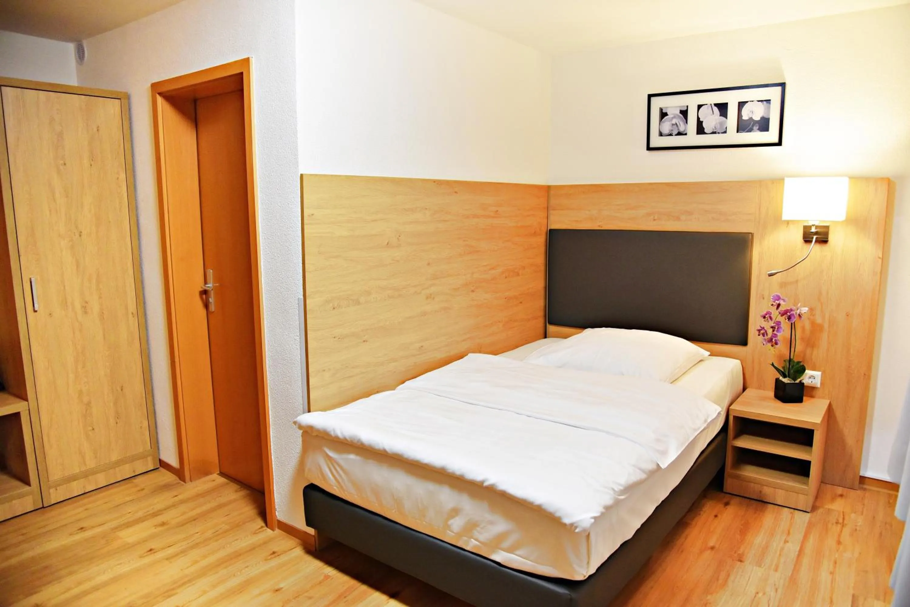 Bedroom, Bed in Garni-Hotel zur Krone