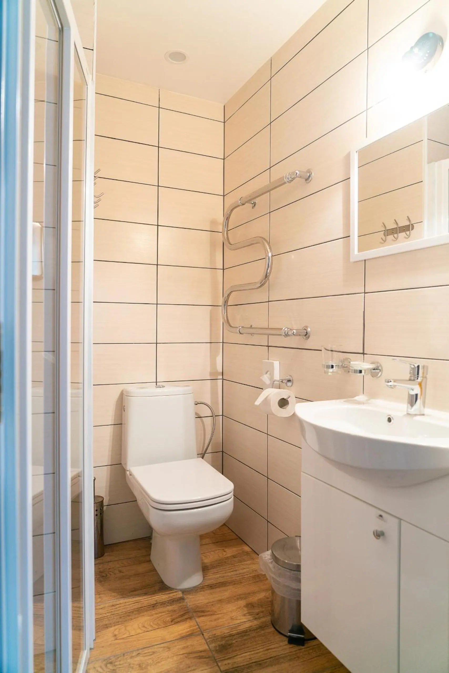 Toilet in Godart Rooms Guesthouse