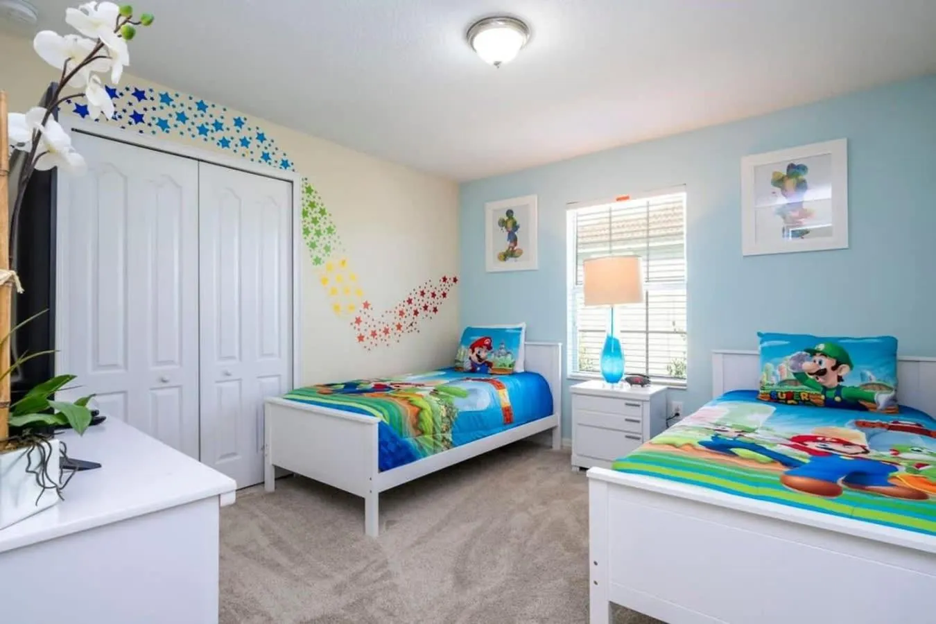 Bed in Five Bedrooms TownHome with Pool 4849