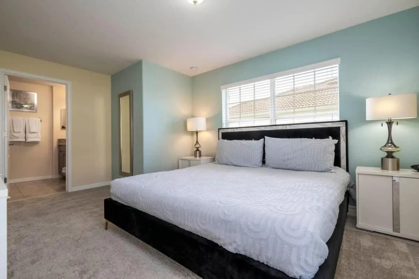 Bed in Five Bedrooms TownHome with Pool 4849