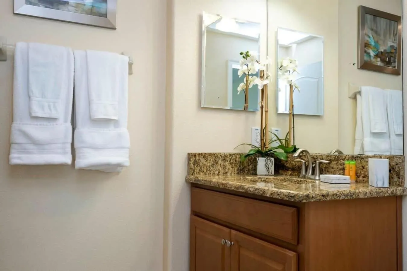 Five Bedrooms TownHome with Pool 4849