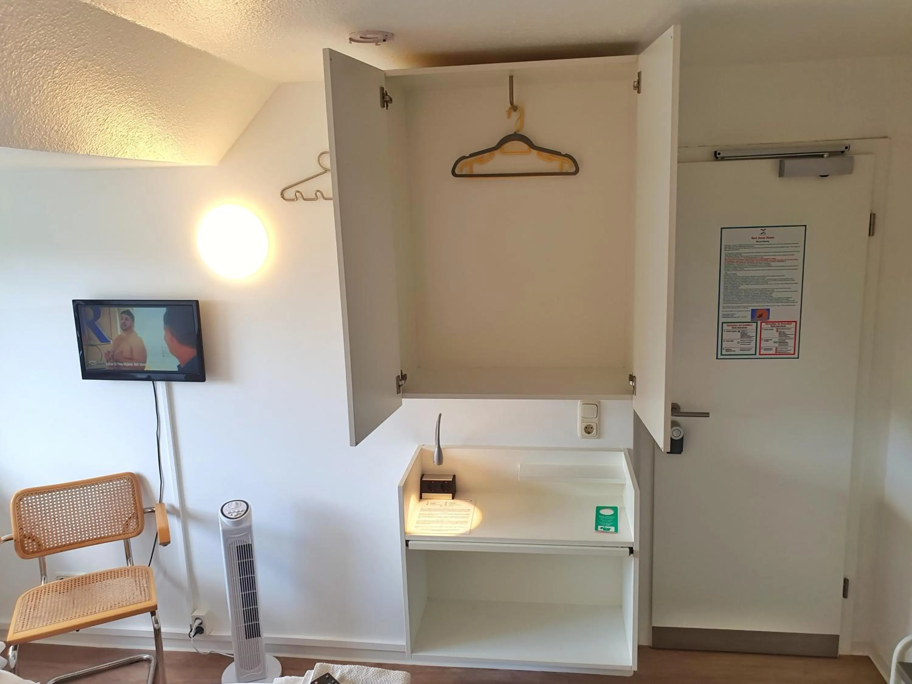 TV and multimedia in Aparthotel Jonas