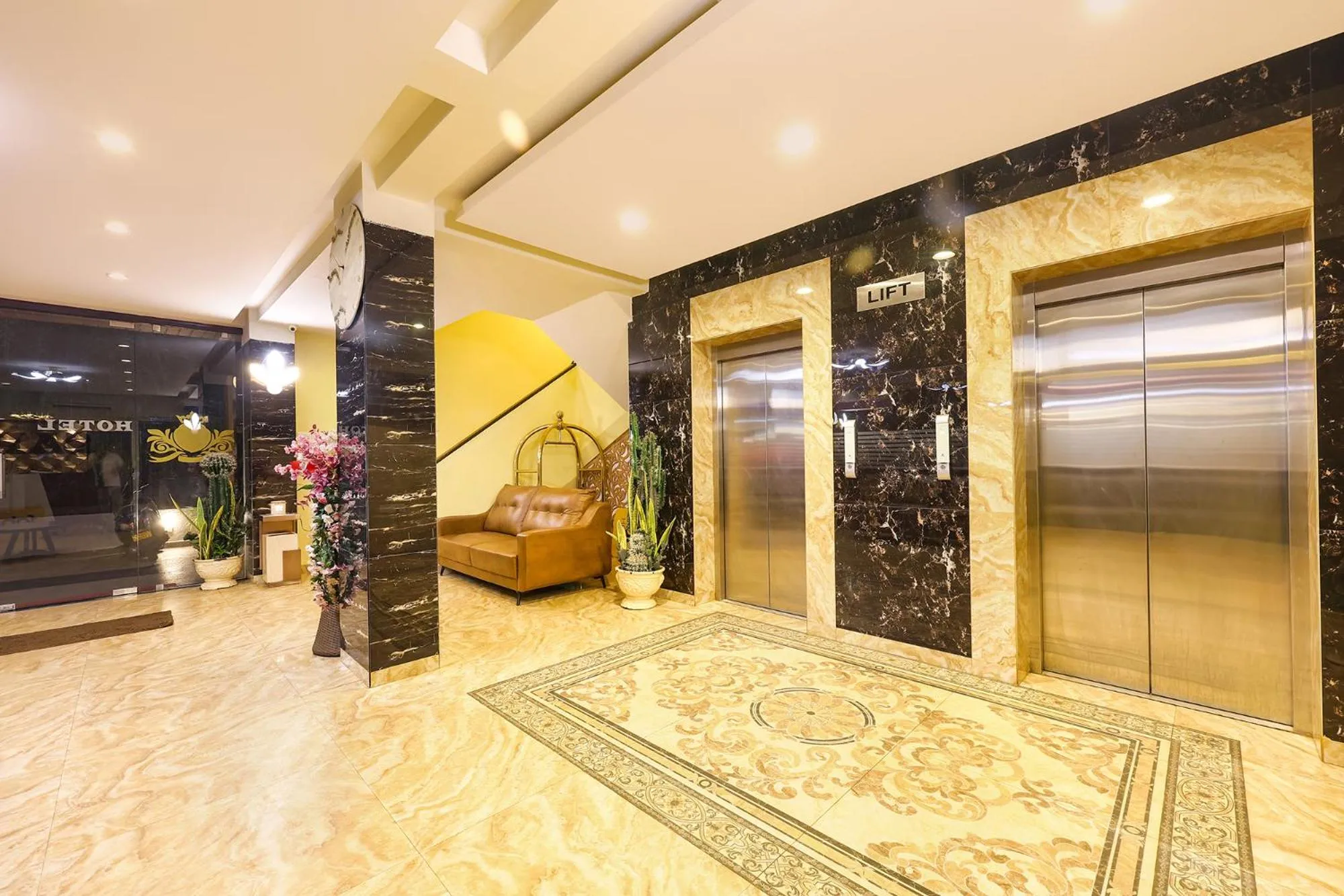 Seating area in Fabhotel Prime Sarala Crown - 500M From Calangute Beach