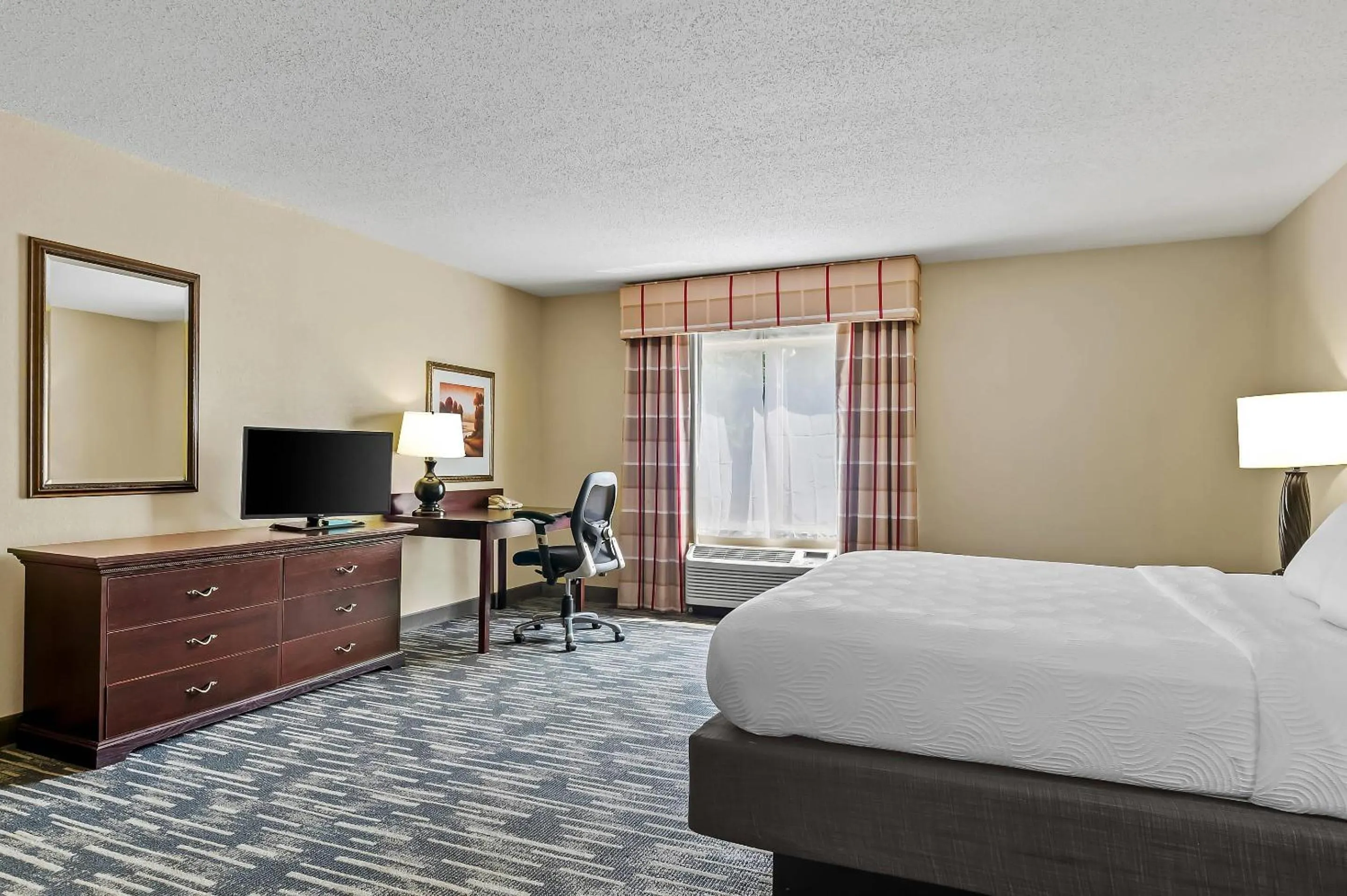 Bedroom, Bed in Country Inn & Suites by Radisson, Princeton, WV