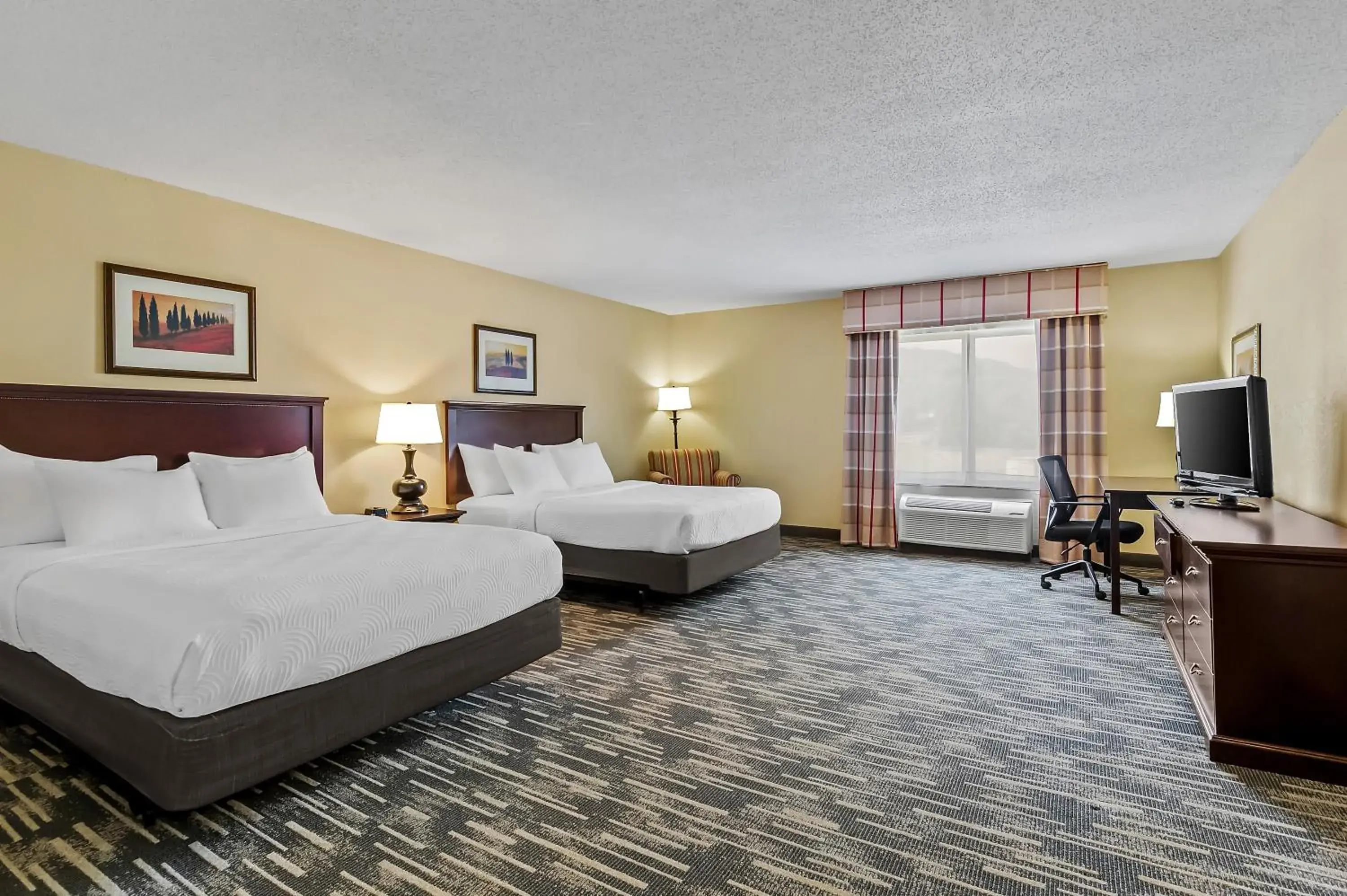 Queen Suite with Two Queen Beds - Disability Access/Non-smoking in Country Inn & Suites by Radisson, Princeton, WV Queen Suite with Two Queen Beds - Disability Access/Non-smoking in Country Inn & Suites by Radisson, Princeton, WV