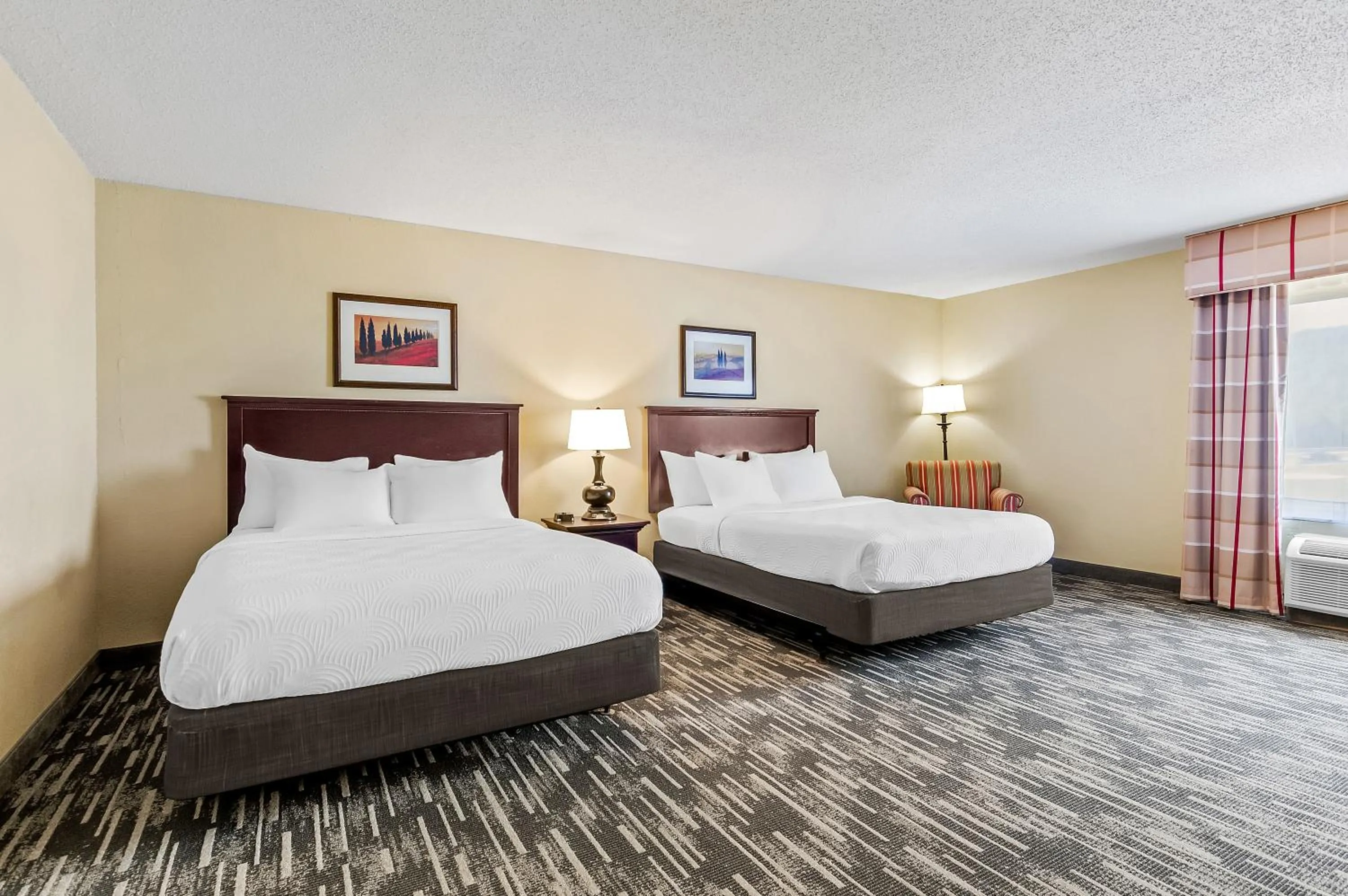 Bedroom, Bed in Country Inn & Suites by Radisson, Princeton, WV