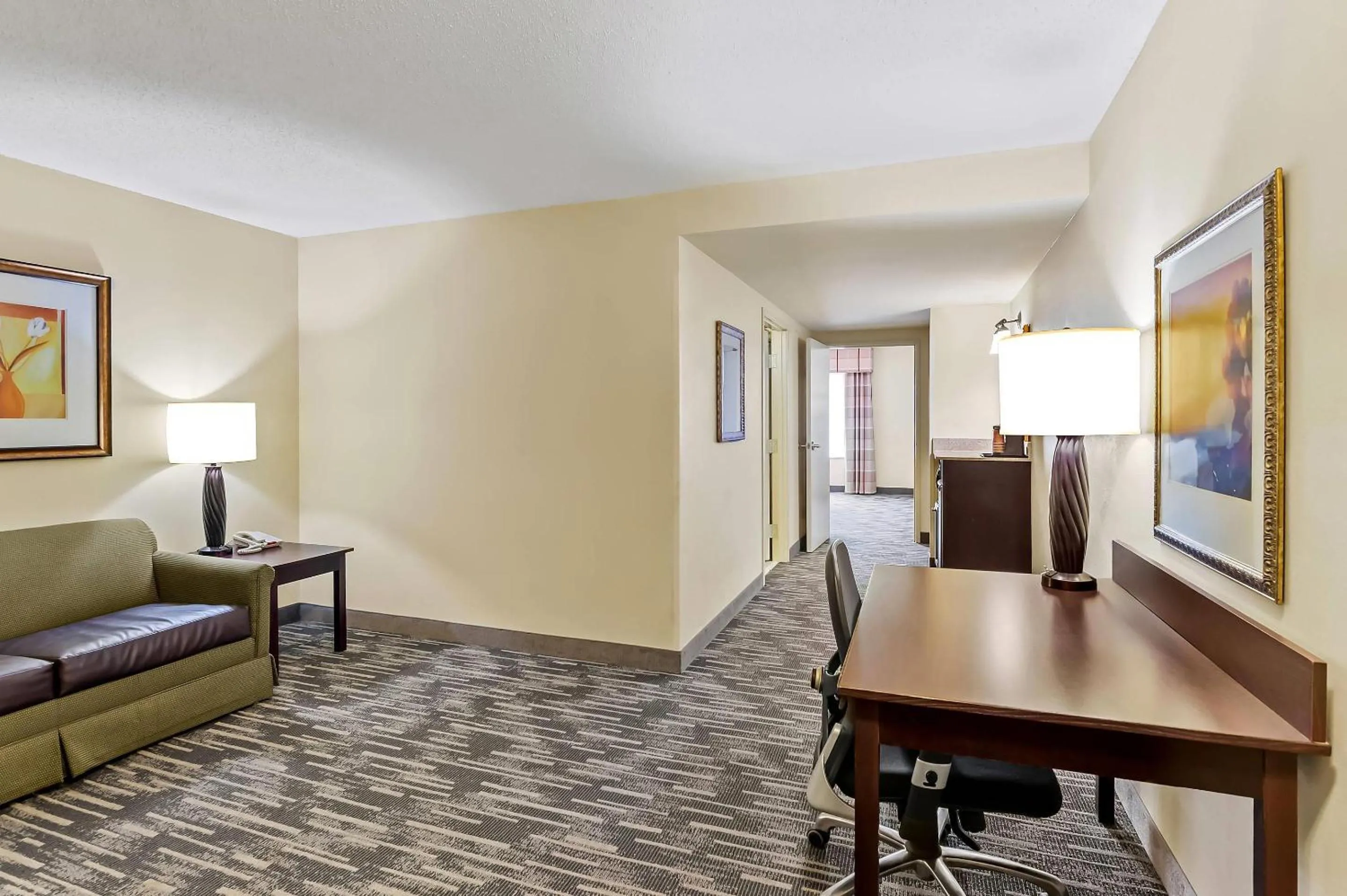 Bedroom in Country Inn & Suites by Radisson, Princeton, WV