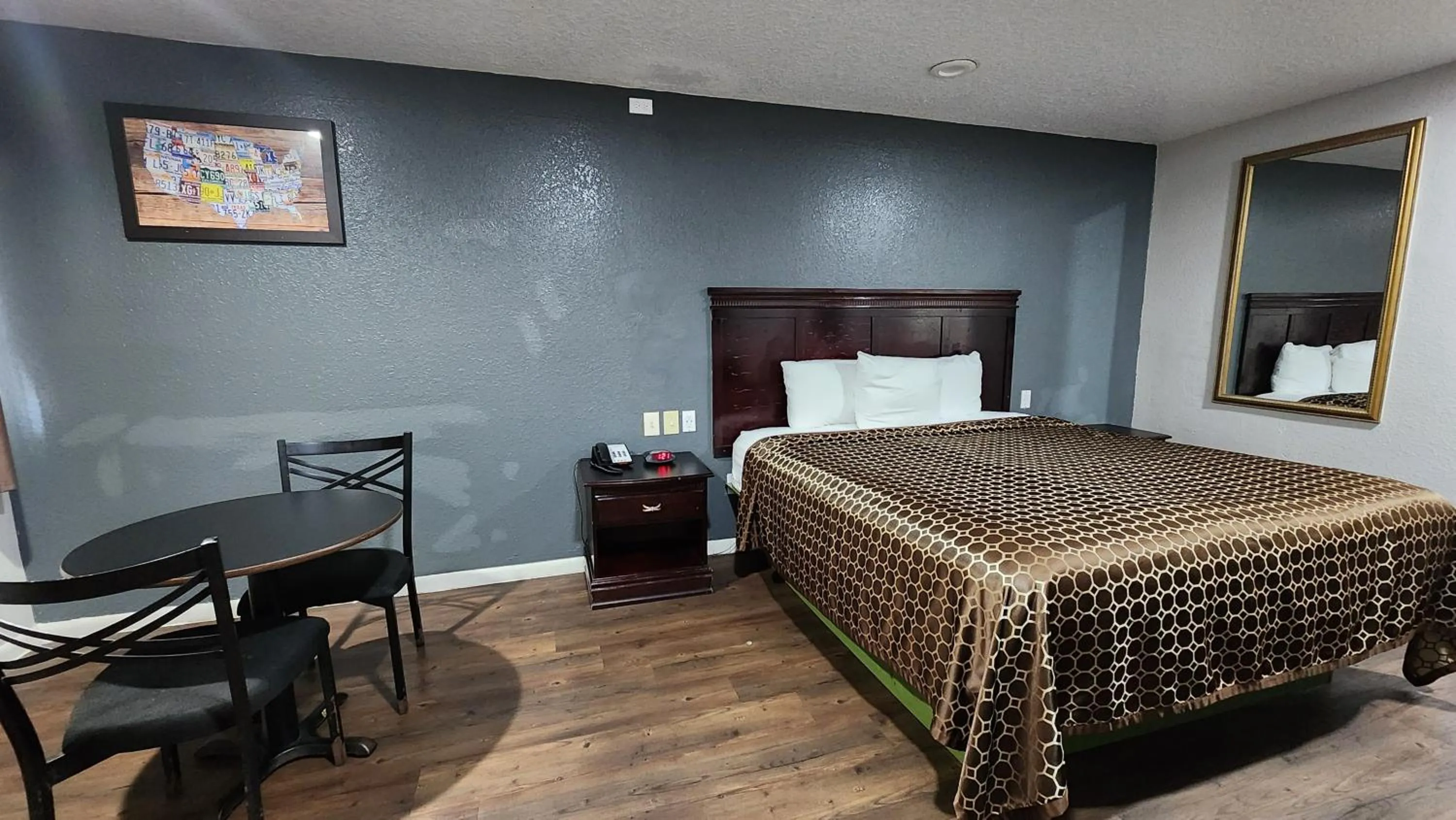 Bed in Express Inn Hobby Airport