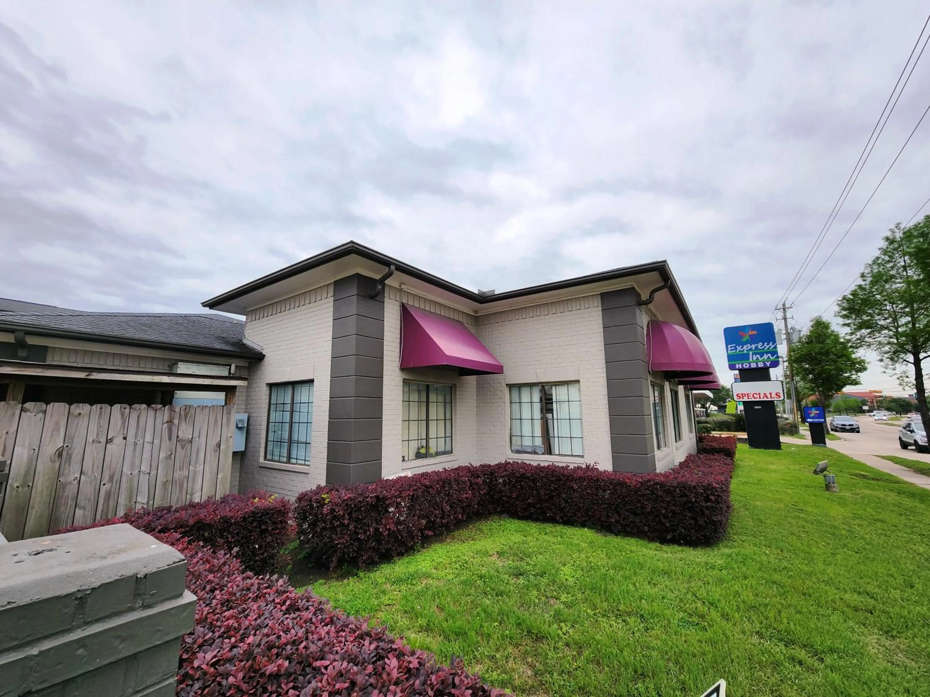 Property building in Express Inn Hobby Airport