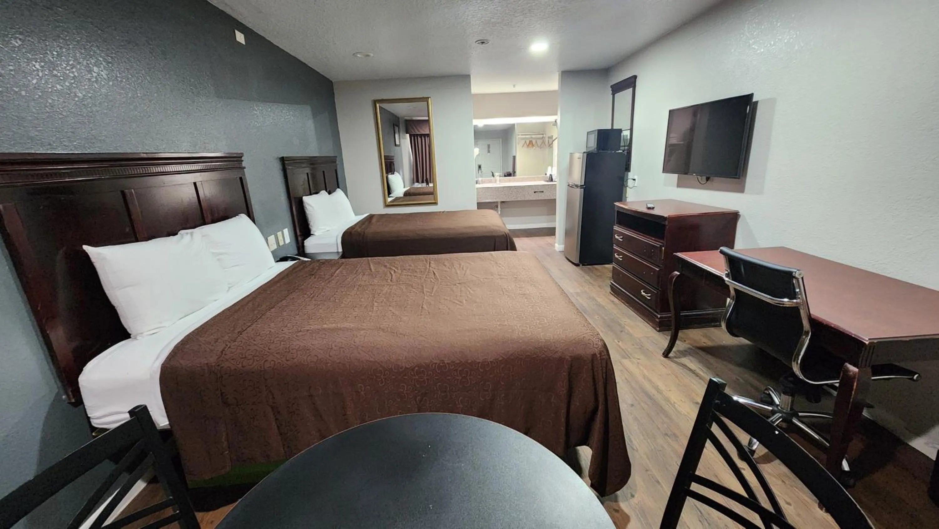 Bed in Express Inn Hobby Airport