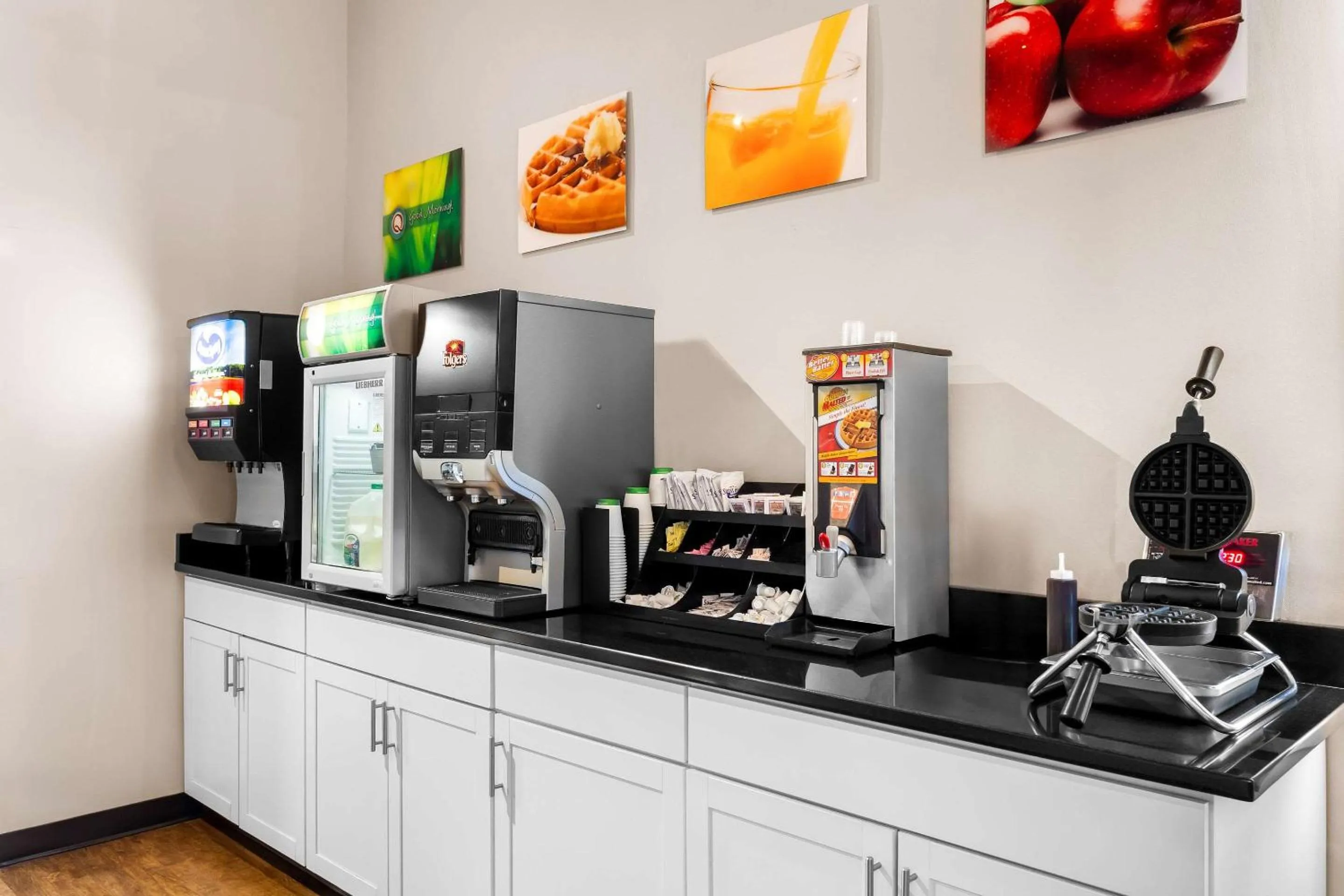 Breakfast in Quality Inn & Suites Gorham Riverside