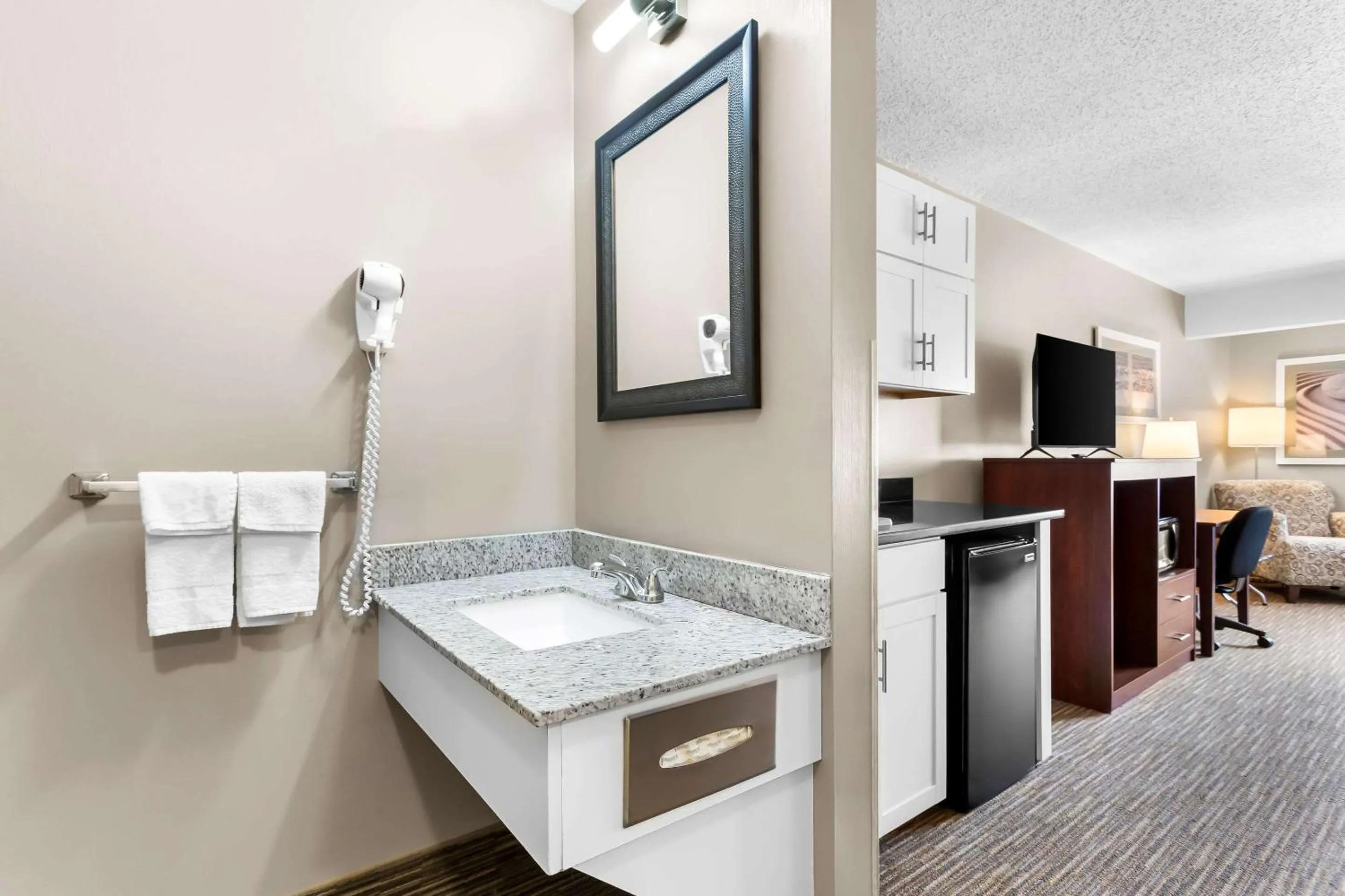 Bedroom in Quality Inn & Suites Gorham Riverside