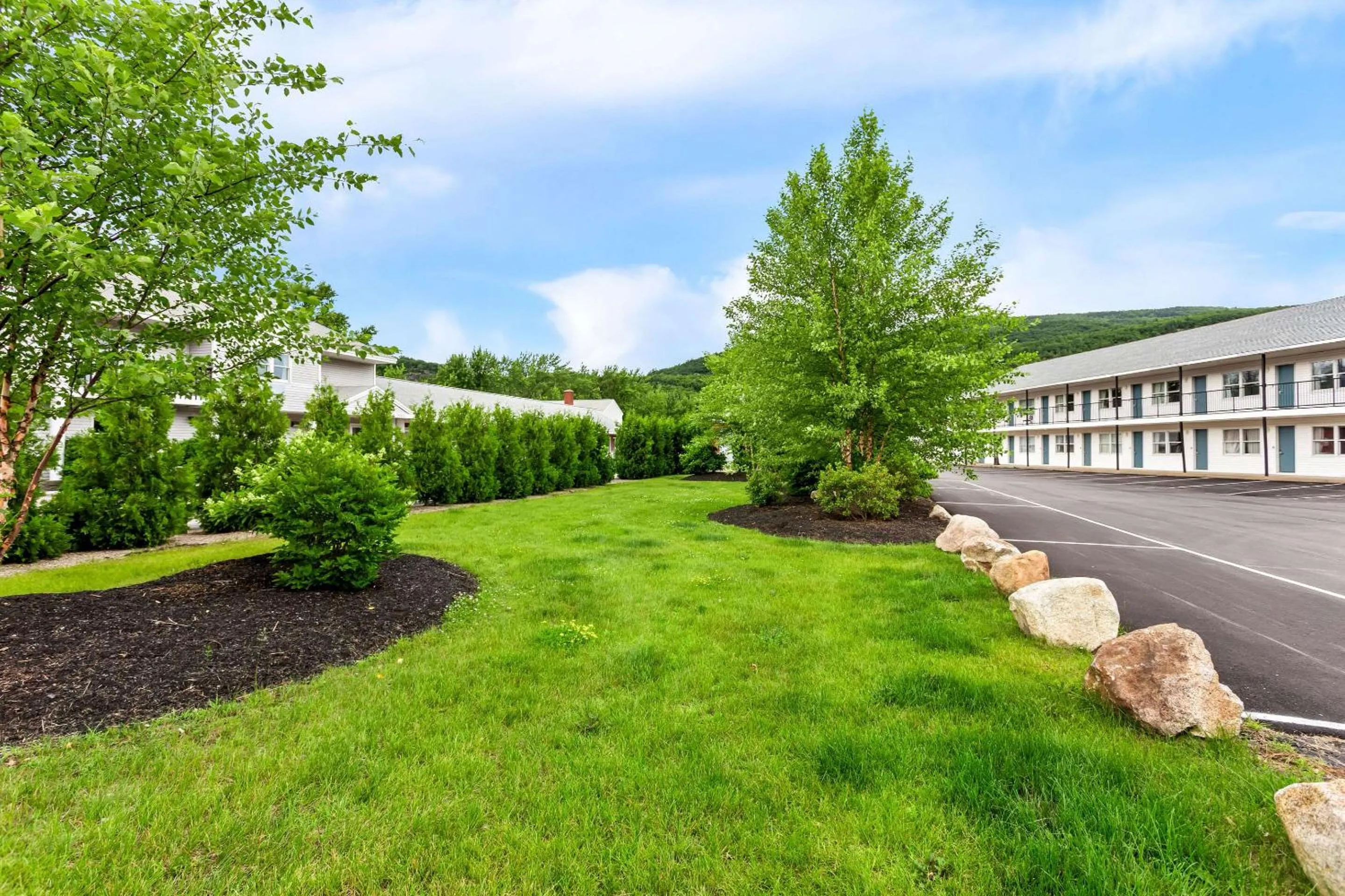 Property building in Quality Inn & Suites Gorham Riverside