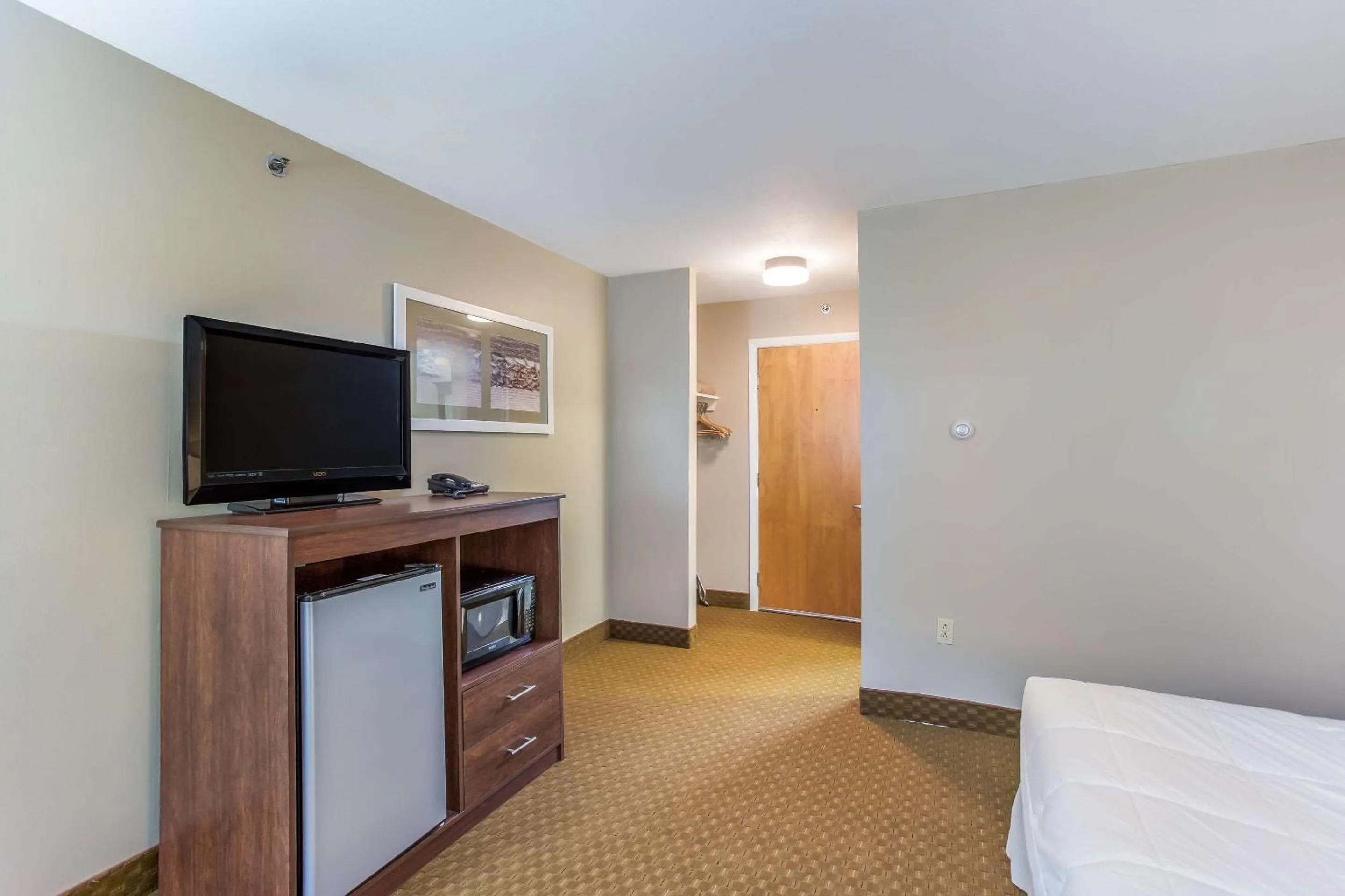 Bedroom, Bed in Quality Inn & Suites Gorham Riverside