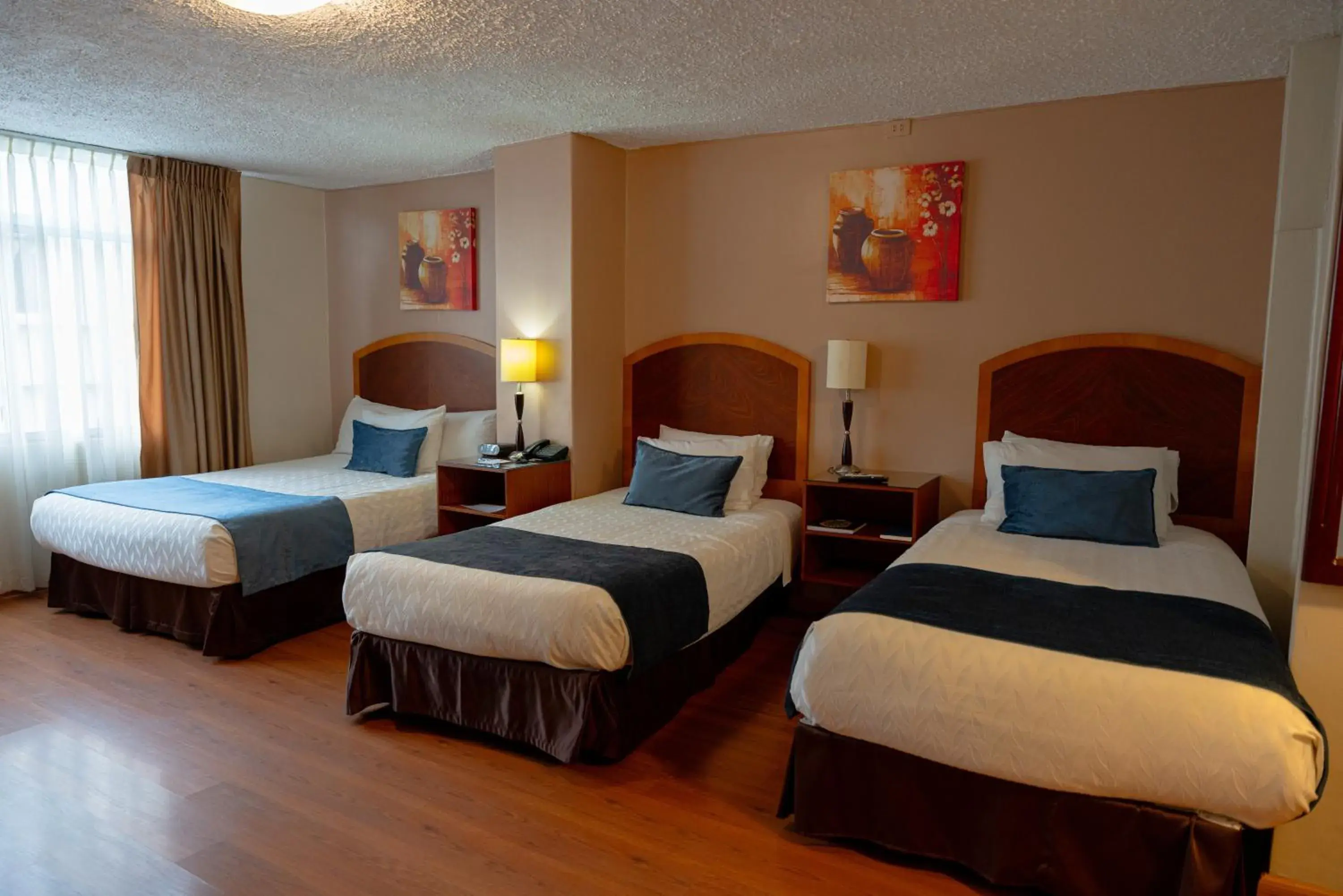 Superior Triple Room in Hotel Santa Monica Superior Triple Room in Hotel Santa Monica