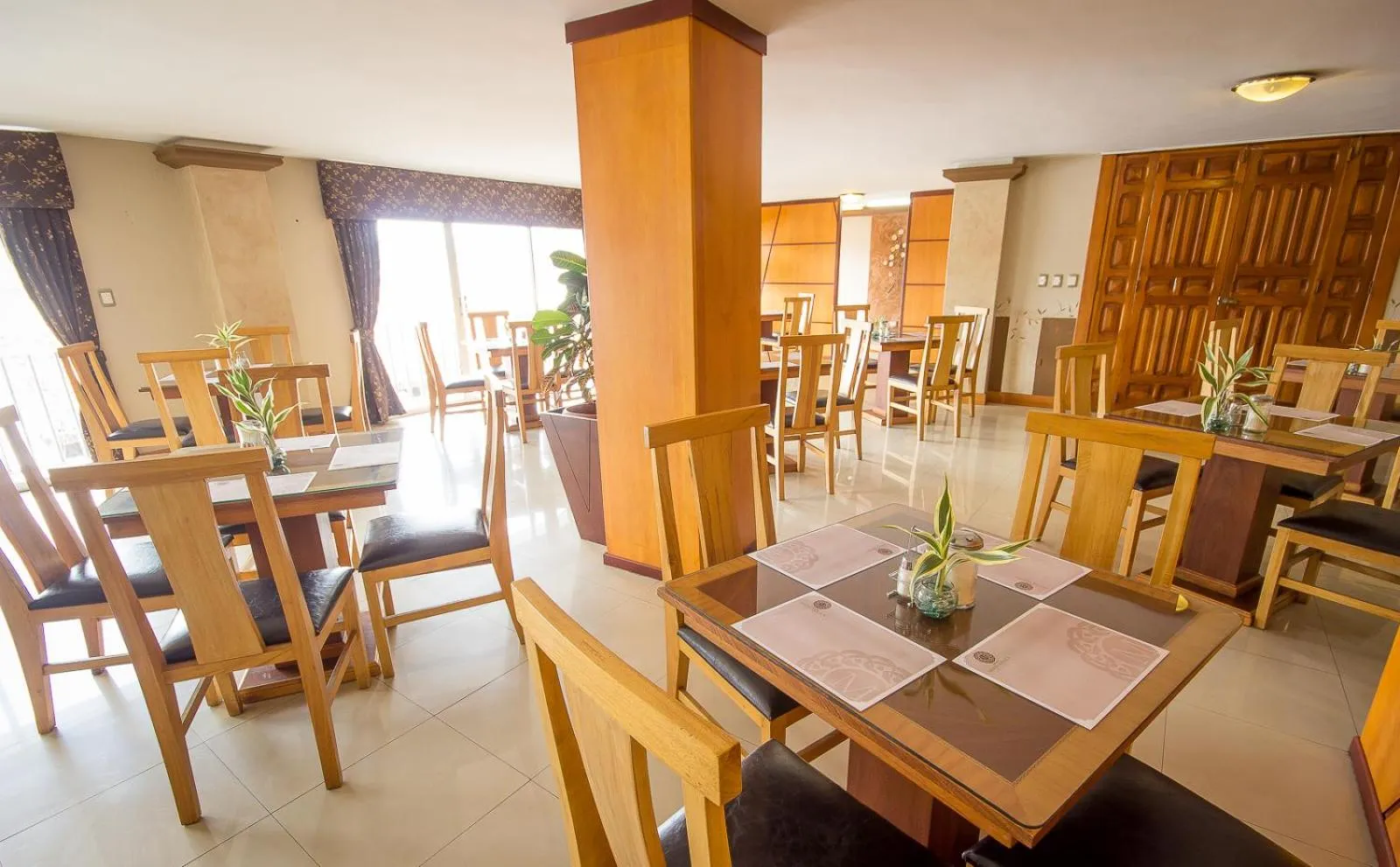 Restaurant/places to eat in Hotel Santa Monica