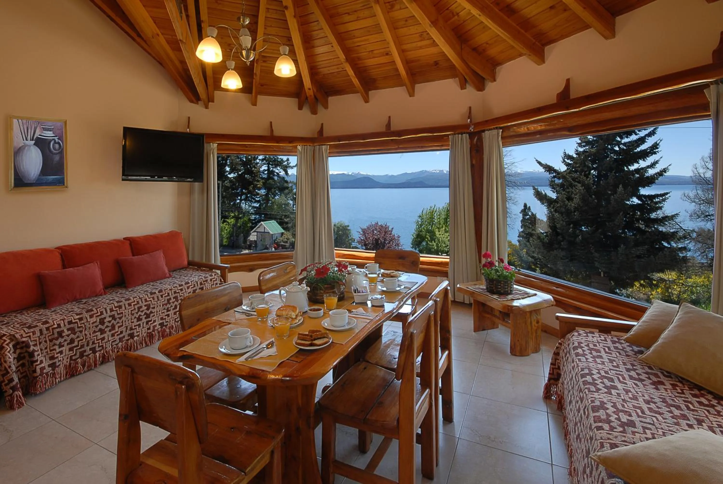 Dining area in Apart Altos Del Nahuel