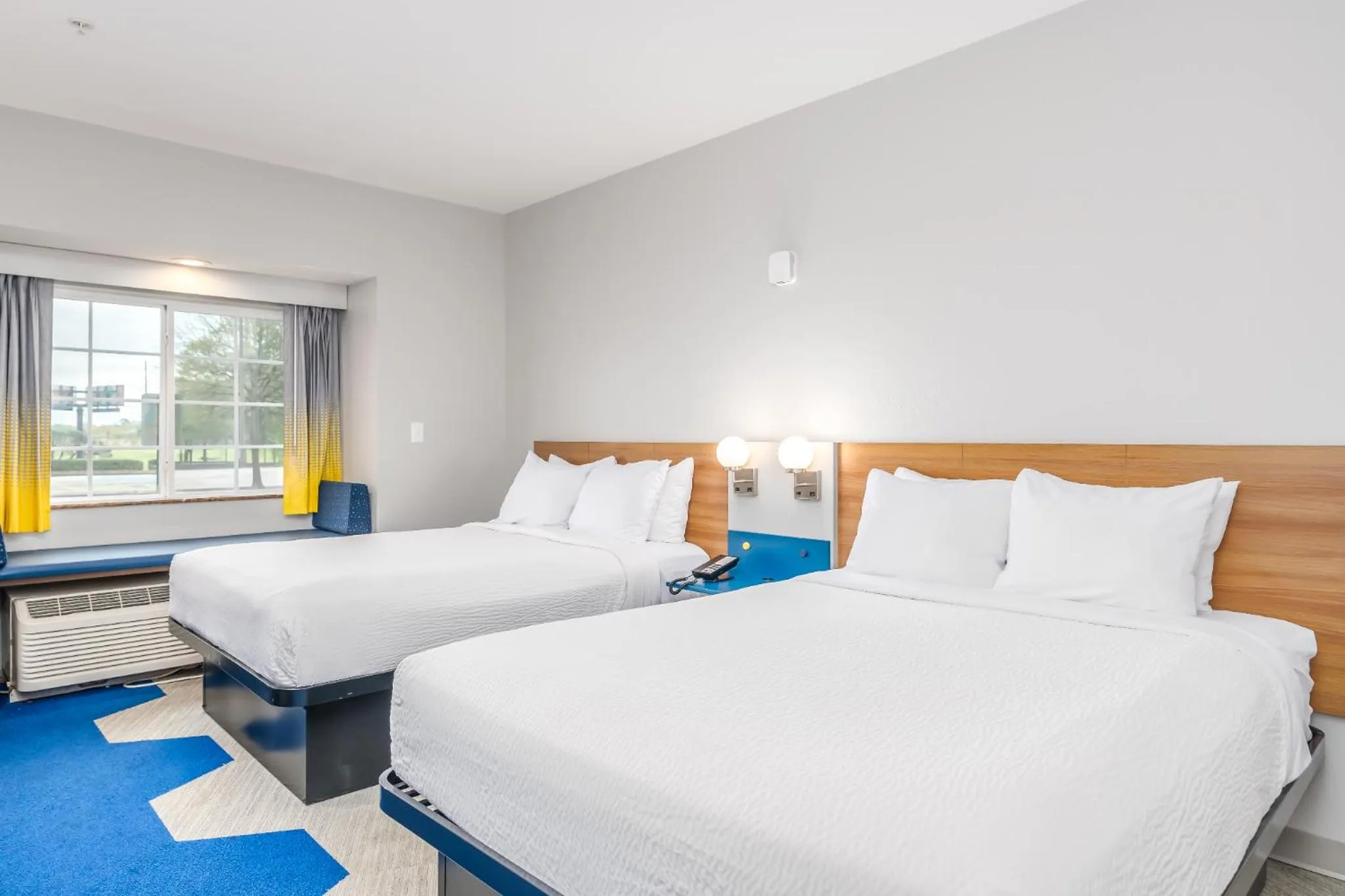 Bed in Microtel Inn and Suites Montgomery