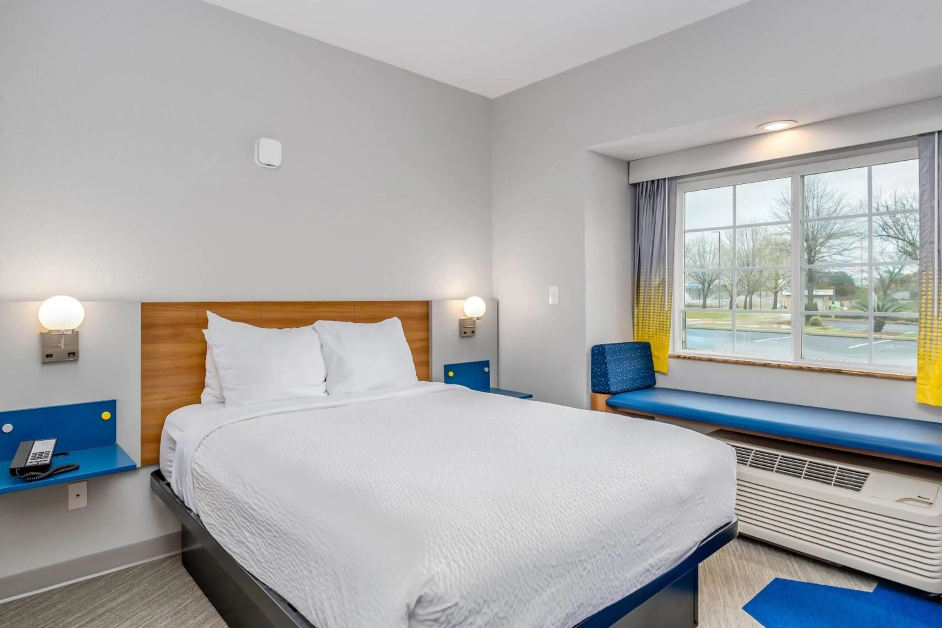 Photo of the whole room, Bed in Microtel Inn and Suites Montgomery