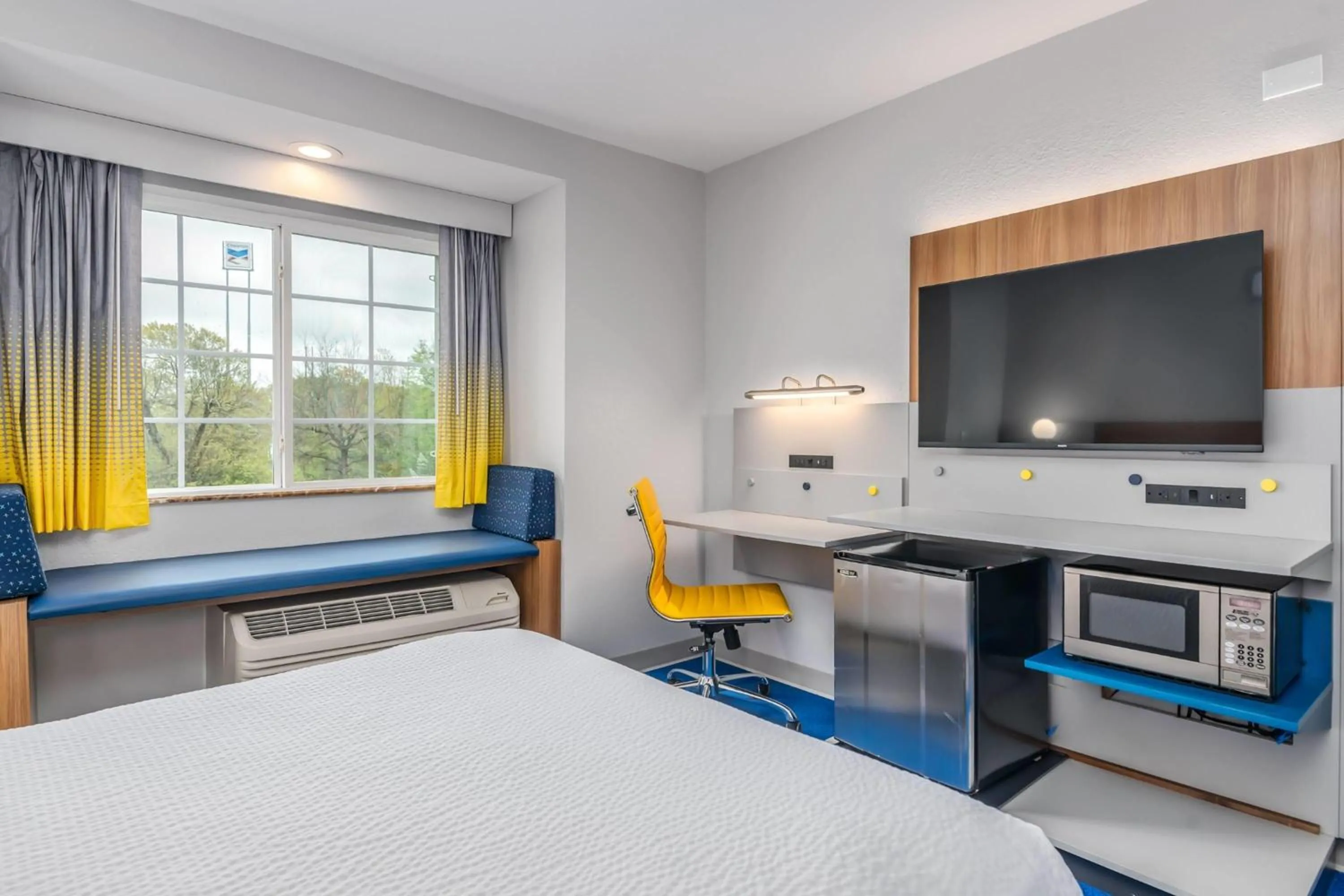 Photo of the whole room, Bed in Microtel Inn and Suites Montgomery