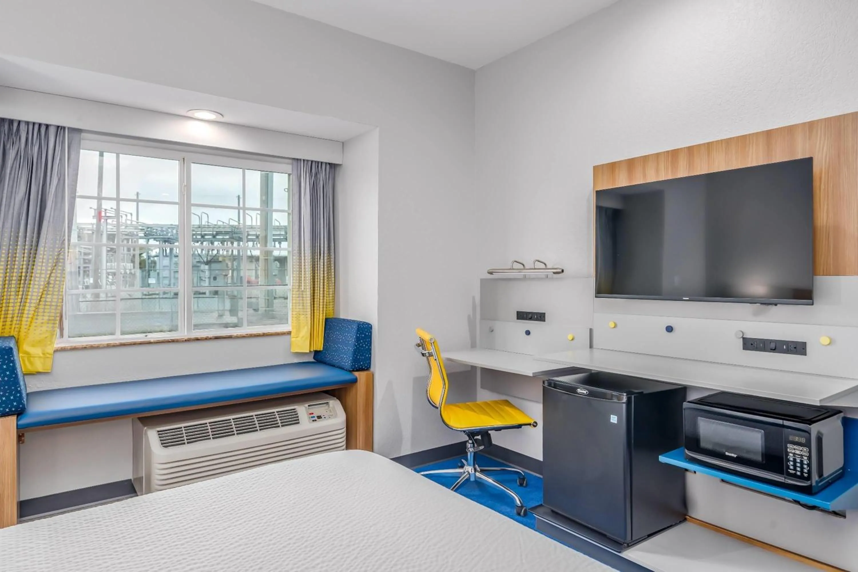 Photo of the whole room, Bed in Microtel Inn and Suites Montgomery