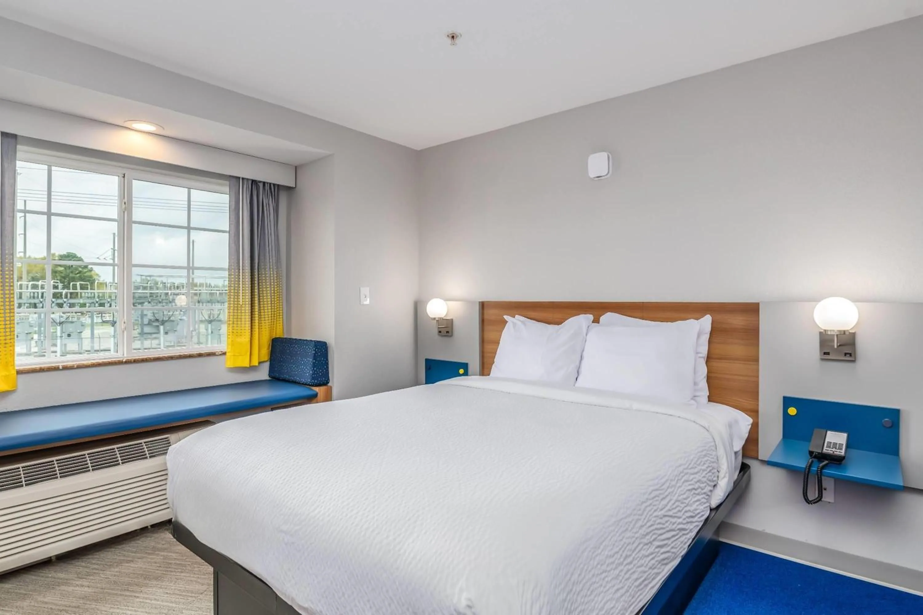 Photo of the whole room, Bed in Microtel Inn and Suites Montgomery