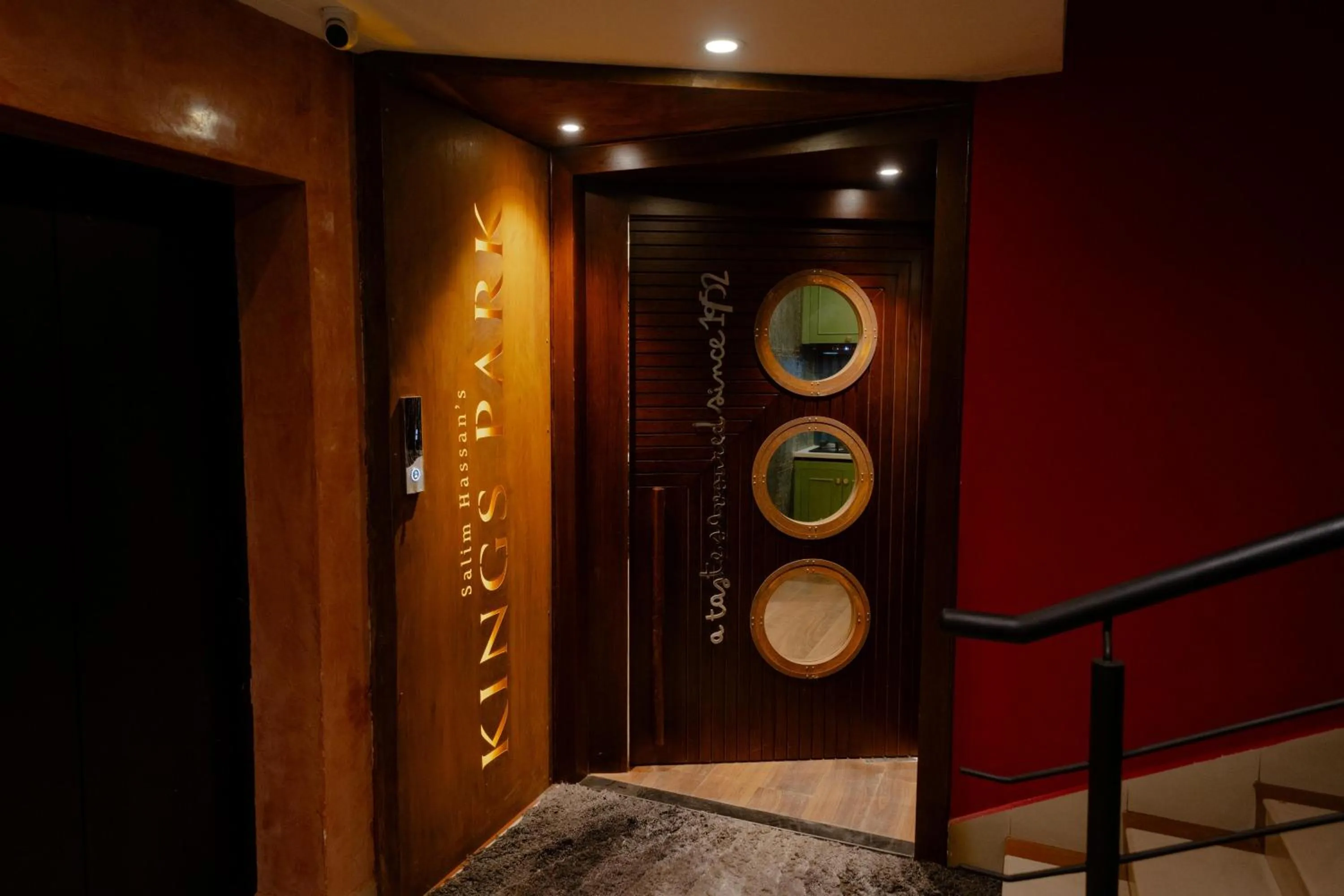 Restaurant/places to eat in Treebo Time Square Marine Drive