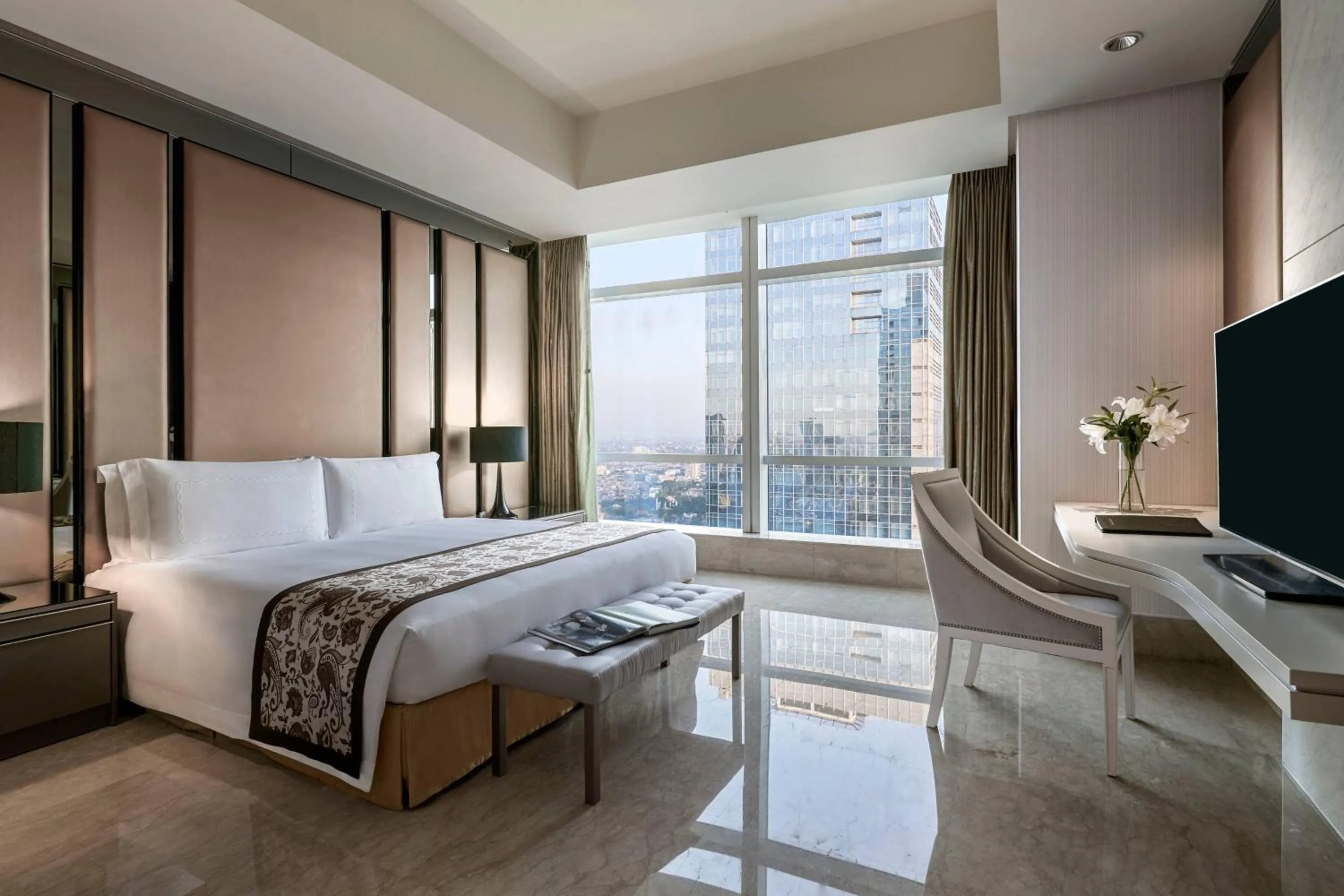 Bedroom, Bed in The Residences of The Ritz-Carlton Jakarta Pacific Place