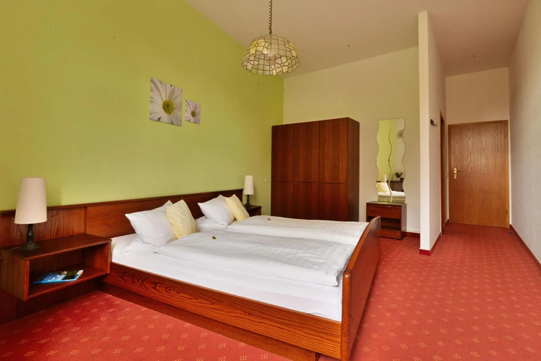 Photo of the whole room, Bed in Landgasthof & Hotel KRONE Eischleben