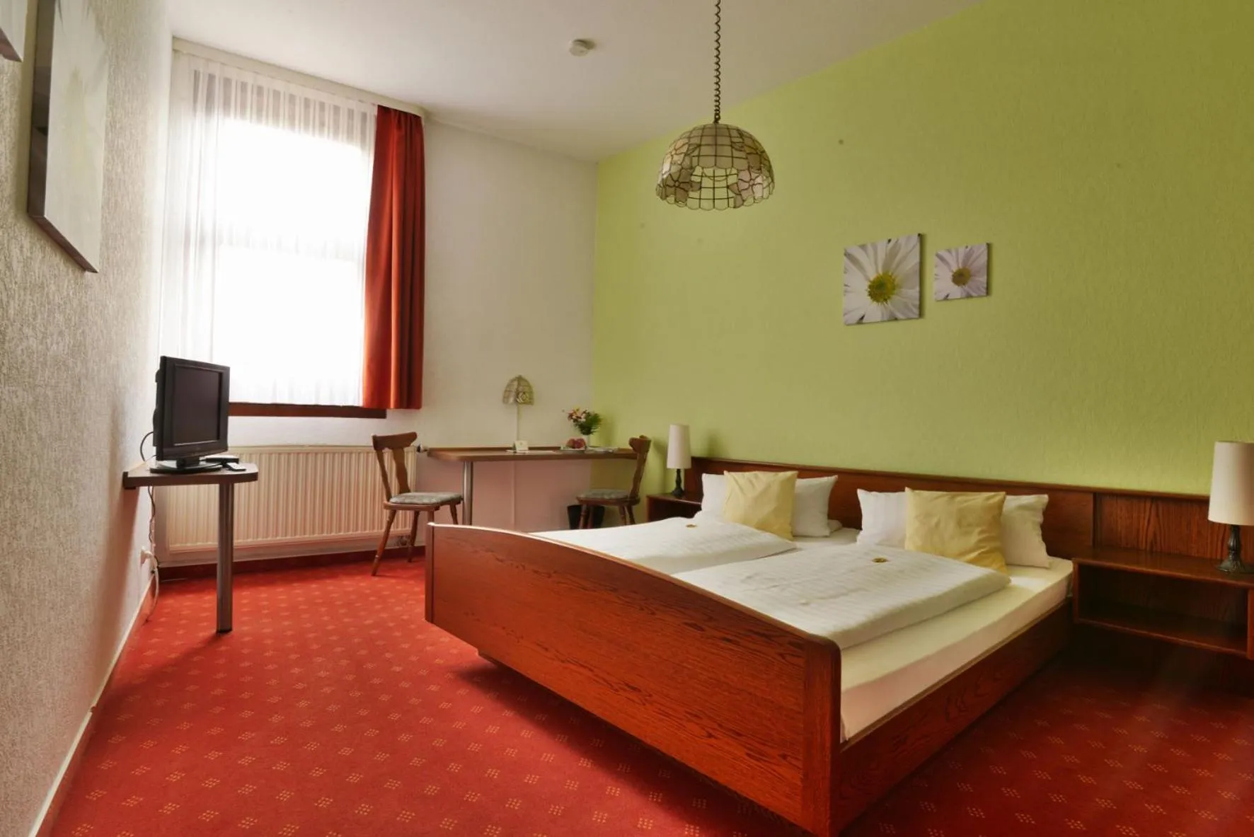 Photo of the whole room, Bed in Landgasthof & Hotel KRONE Eischleben