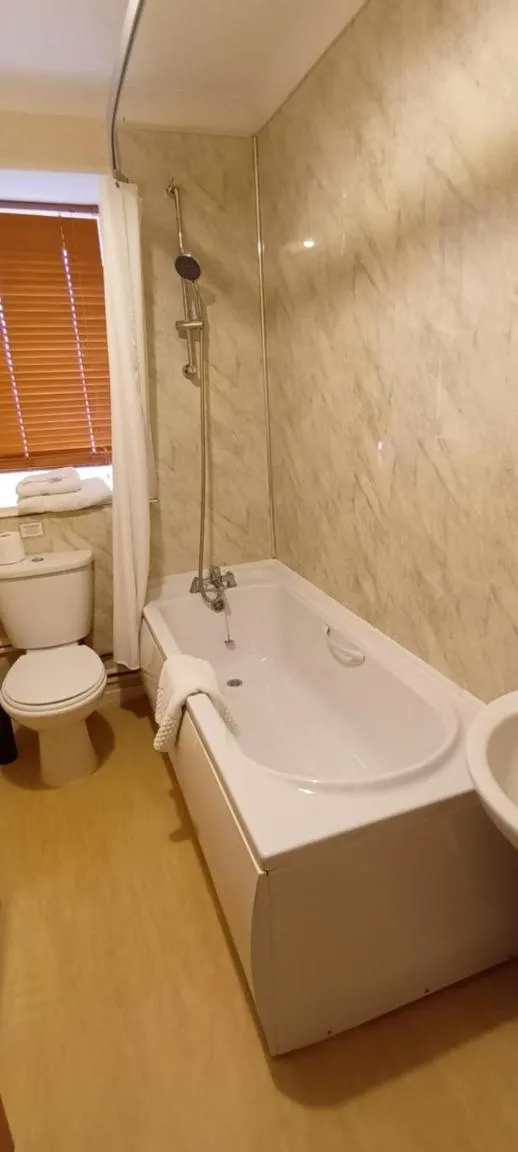 Bathroom in Riverdale Hall Hotel & Leisure