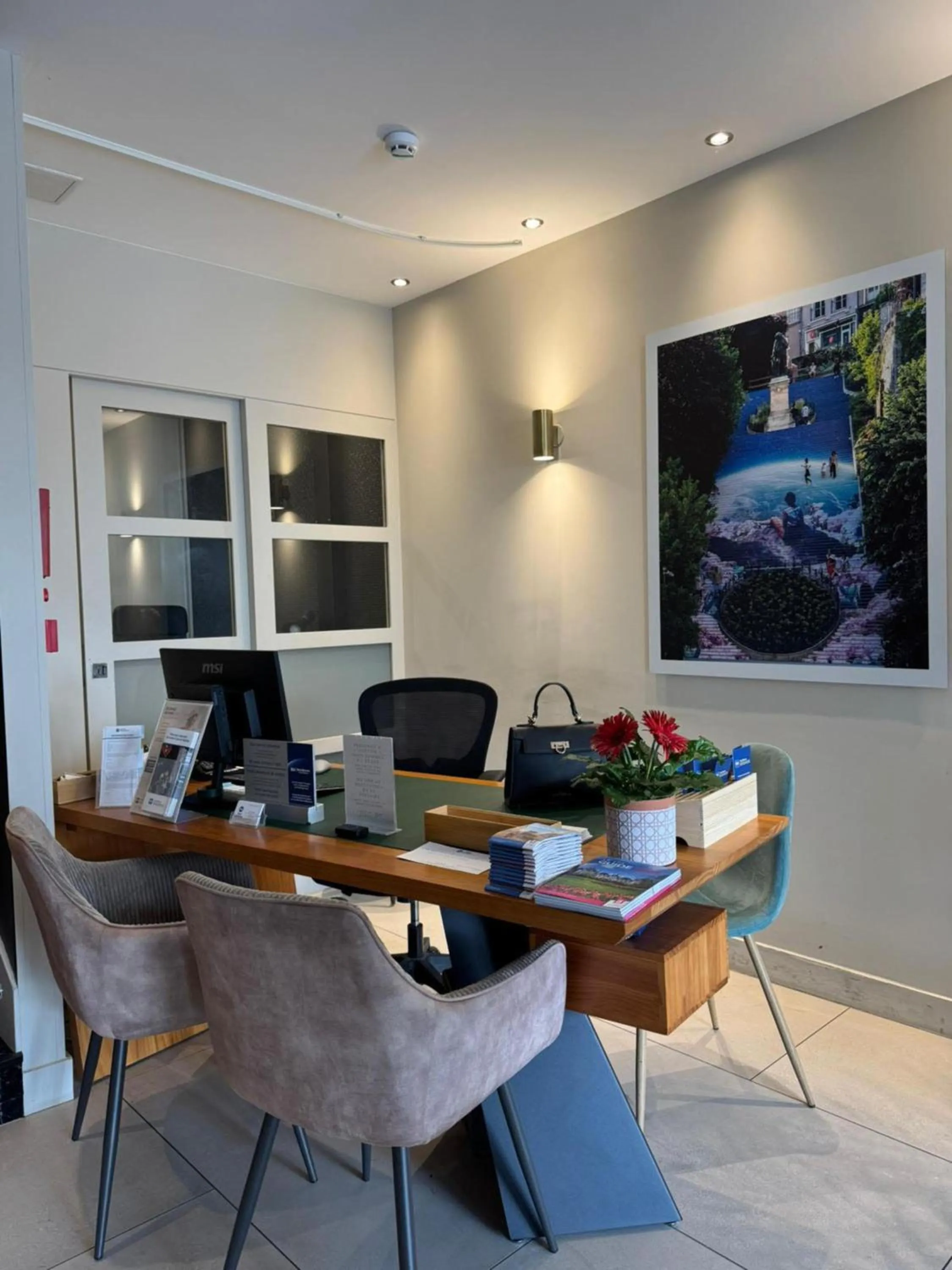 Lobby or reception in Best Western Blois Château
