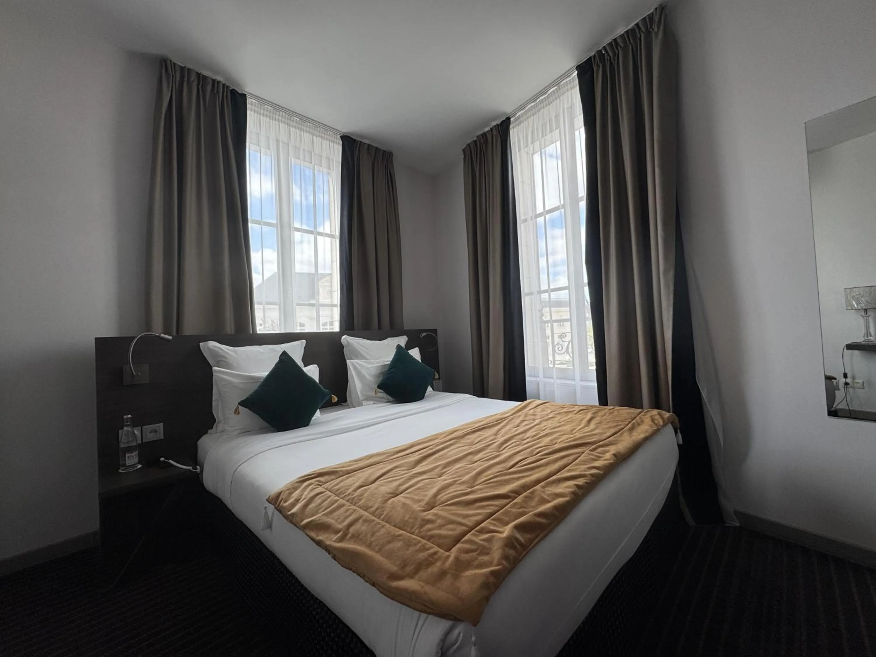 Bedroom, Bed in Best Western Blois Château