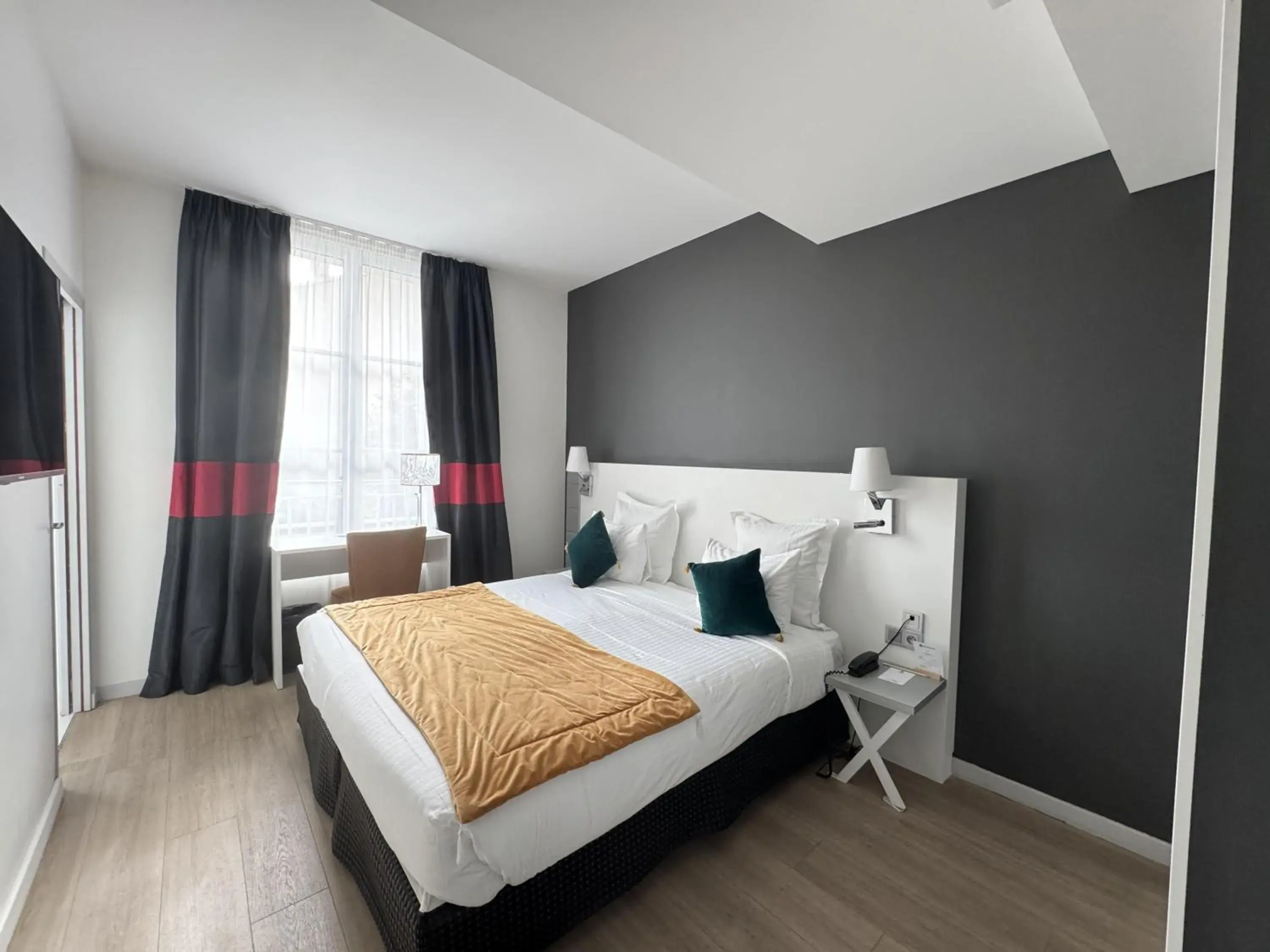 Superior Queen Room with Queen Bed - Non-Smoking in Best Western Blois Château Superior Queen Room with Queen Bed - Non-Smoking in Best Western Blois Château