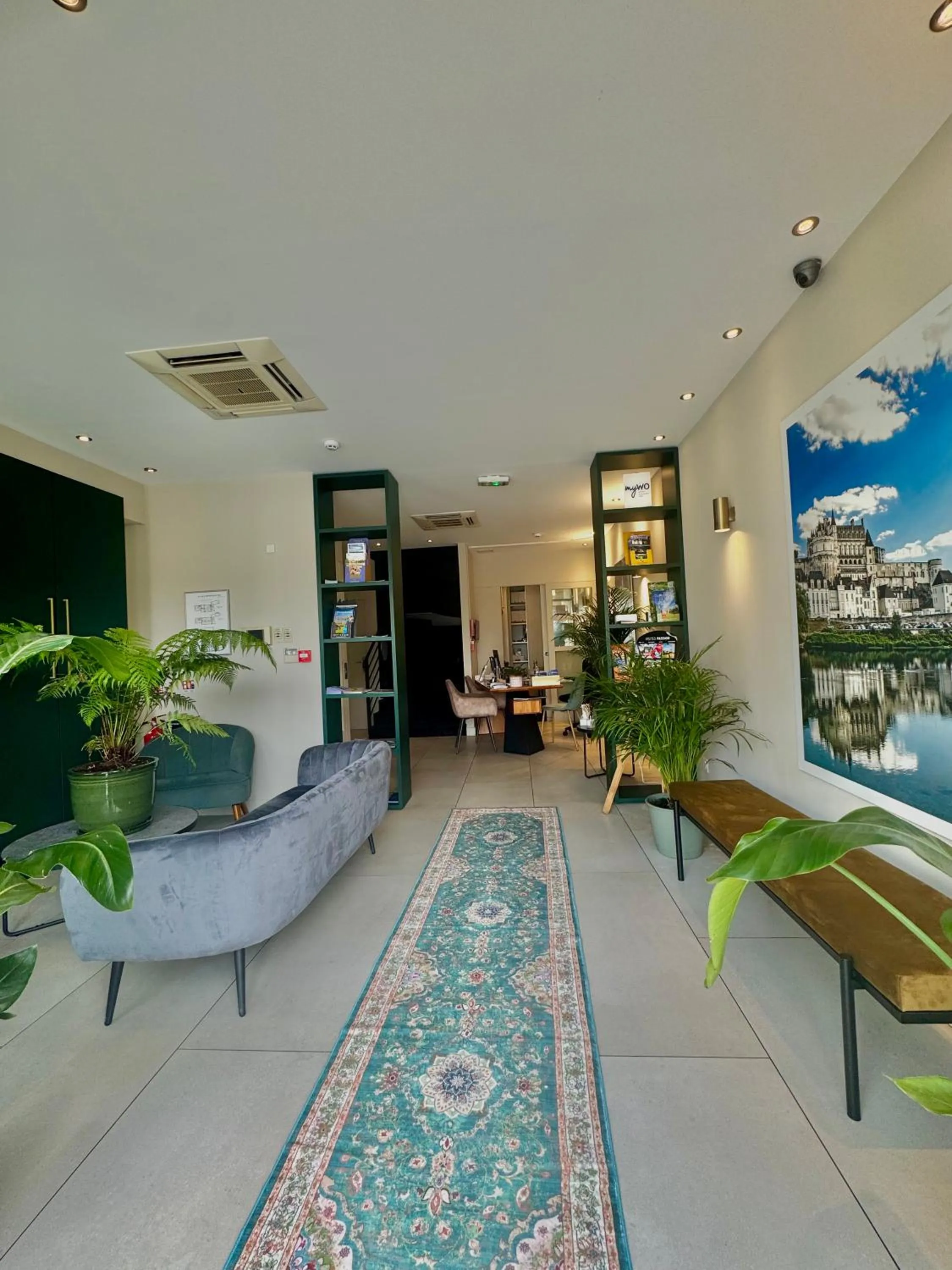 Lobby or reception in Best Western Blois Château