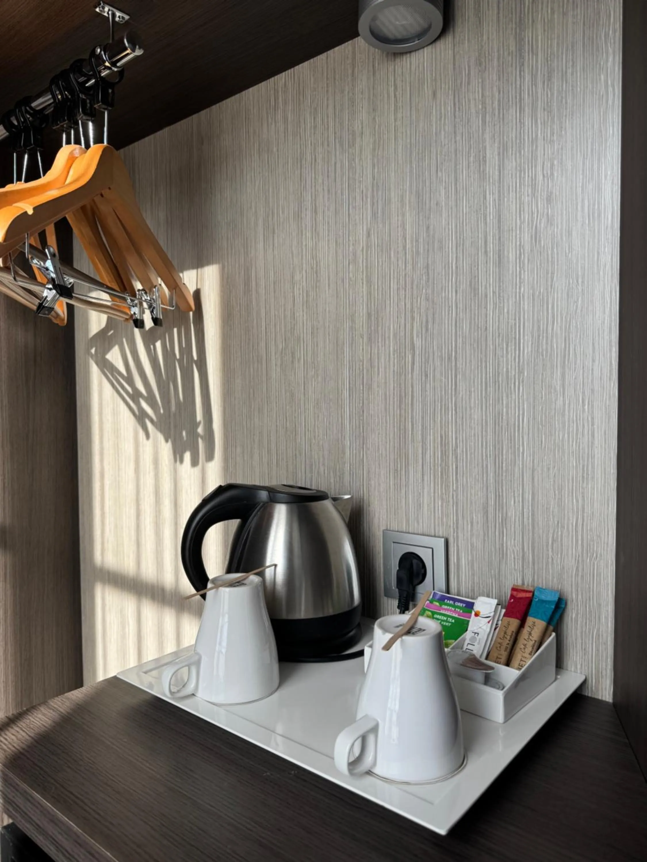 Coffee/tea facilities in Best Western Blois Château