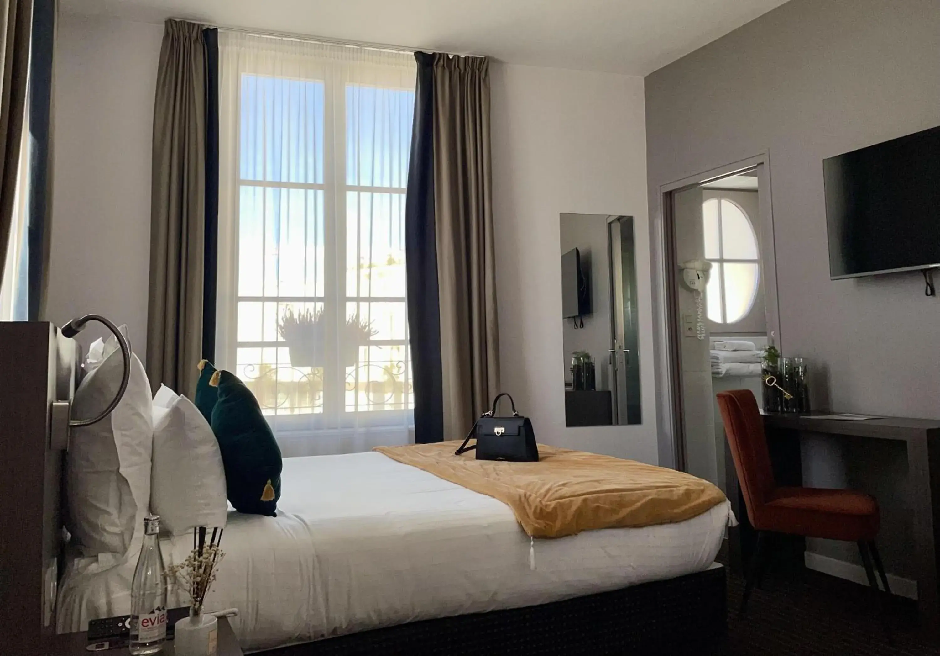 Standard Double Room in Best Western Blois Château Standard Double Room in Best Western Blois Château