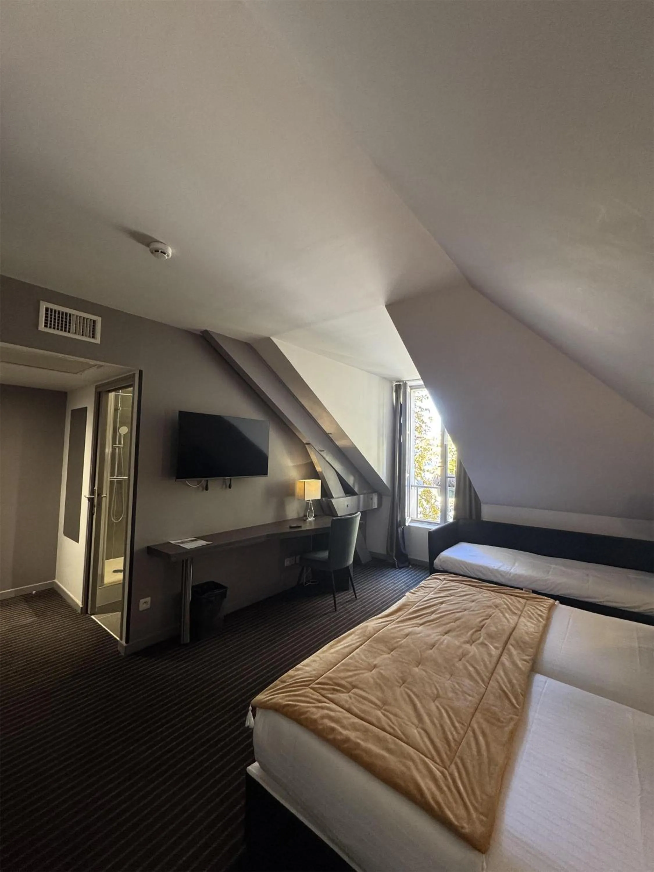 Bedroom, Bed in Best Western Blois Château